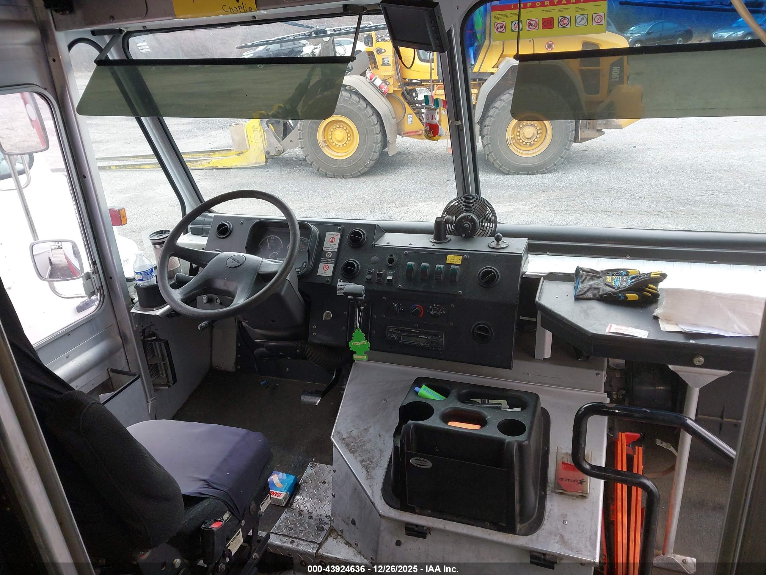 FREIGHTLINER CHASSIS image 7