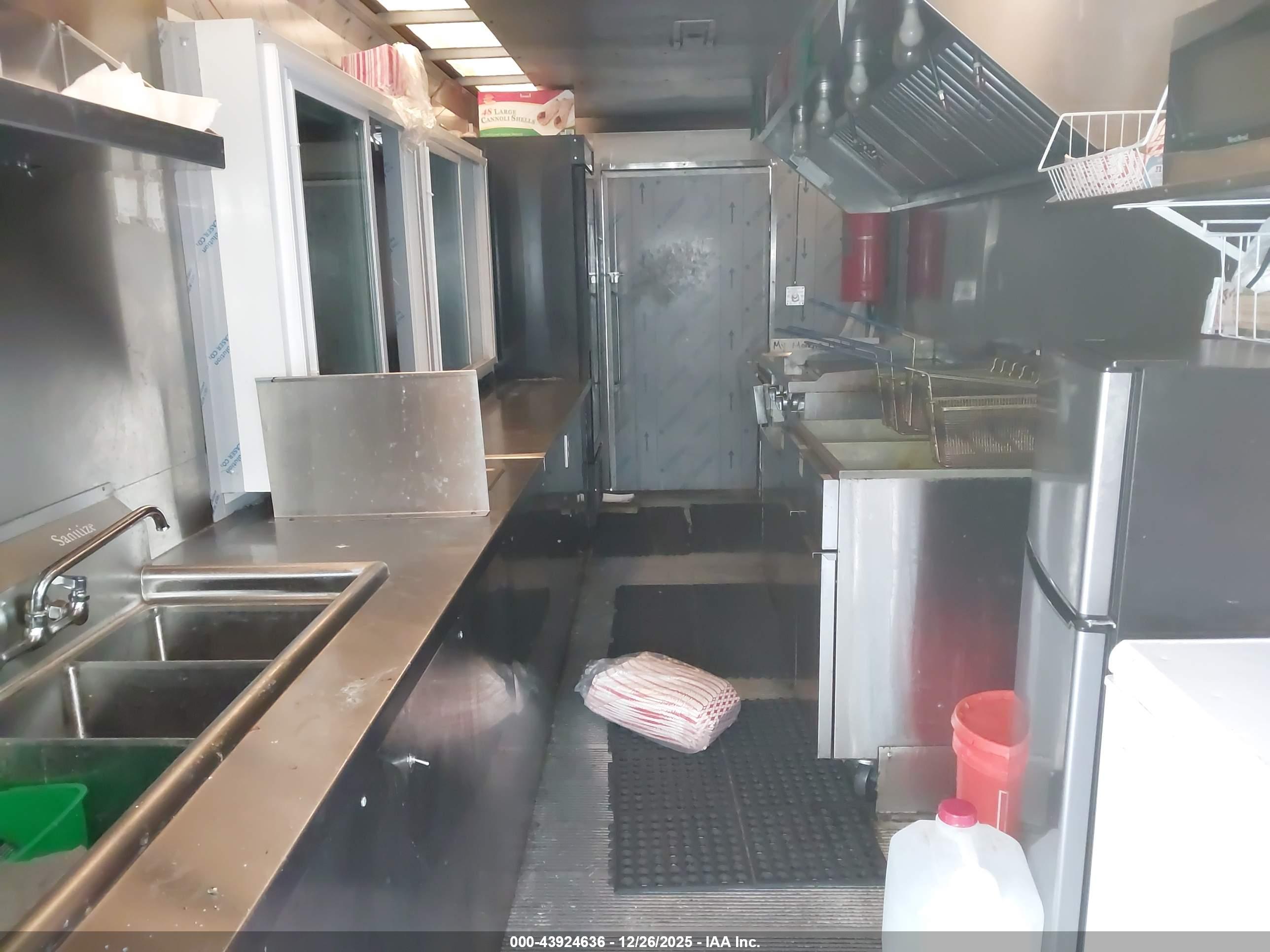 FREIGHTLINER CHASSIS image 8