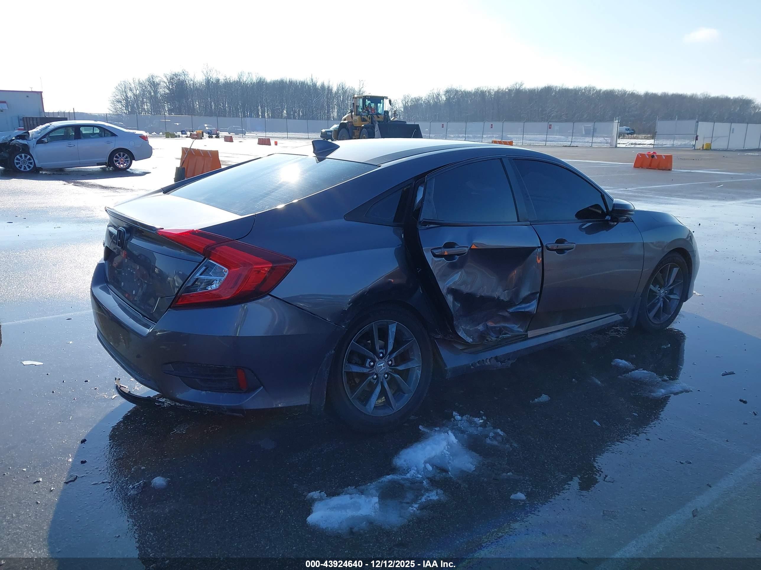 HONDA CIVIC image 4