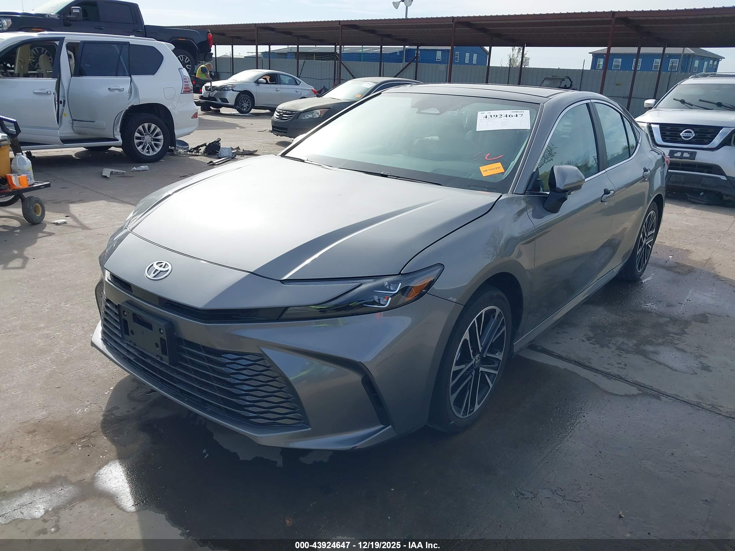 TOYOTA CAMRY image 2