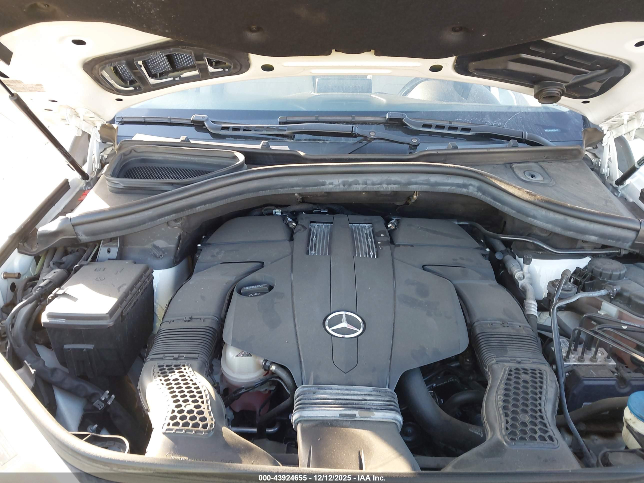 MERCEDES-BENZ GLS image 10