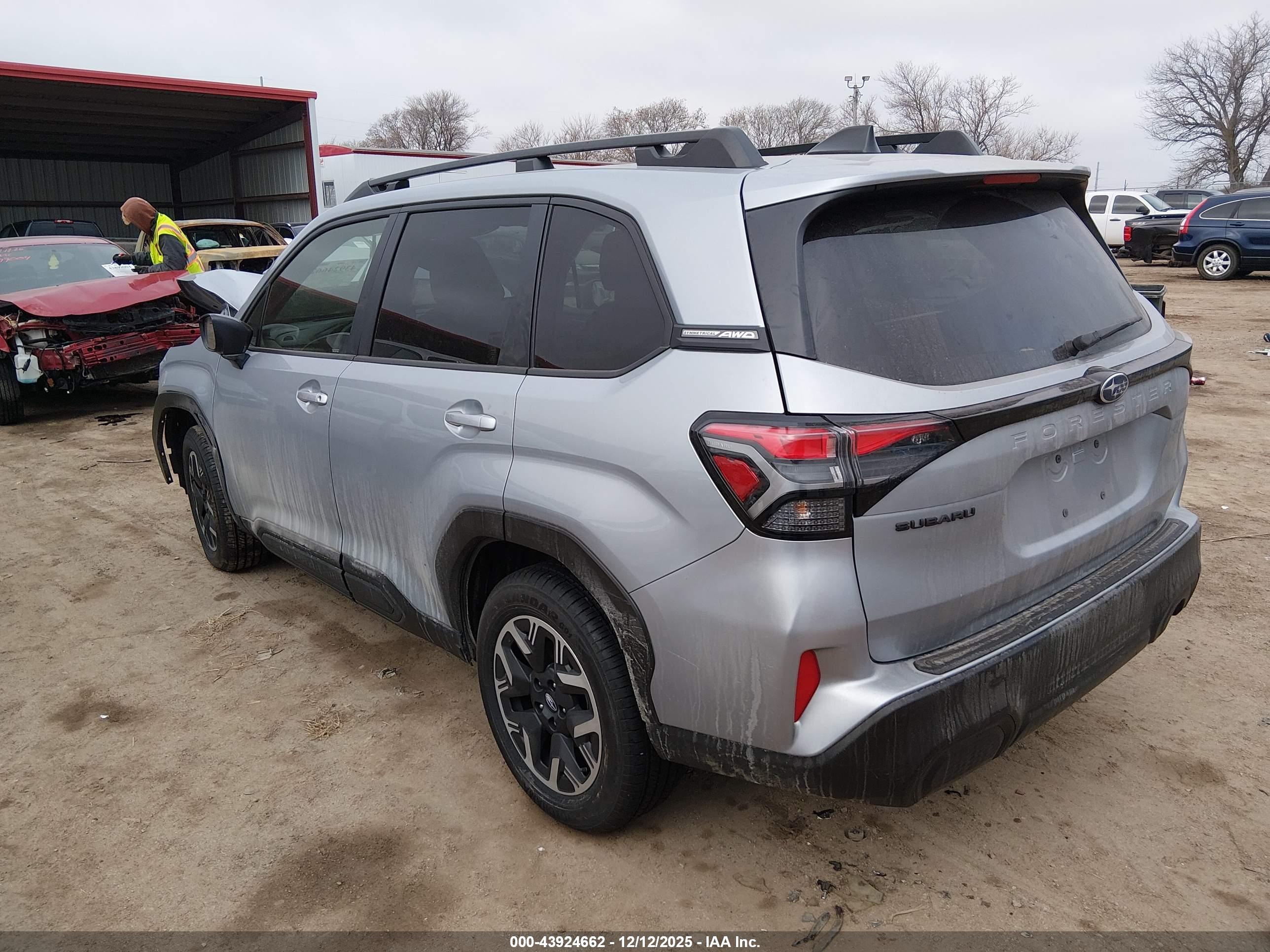 SUBARU FORESTER image 3