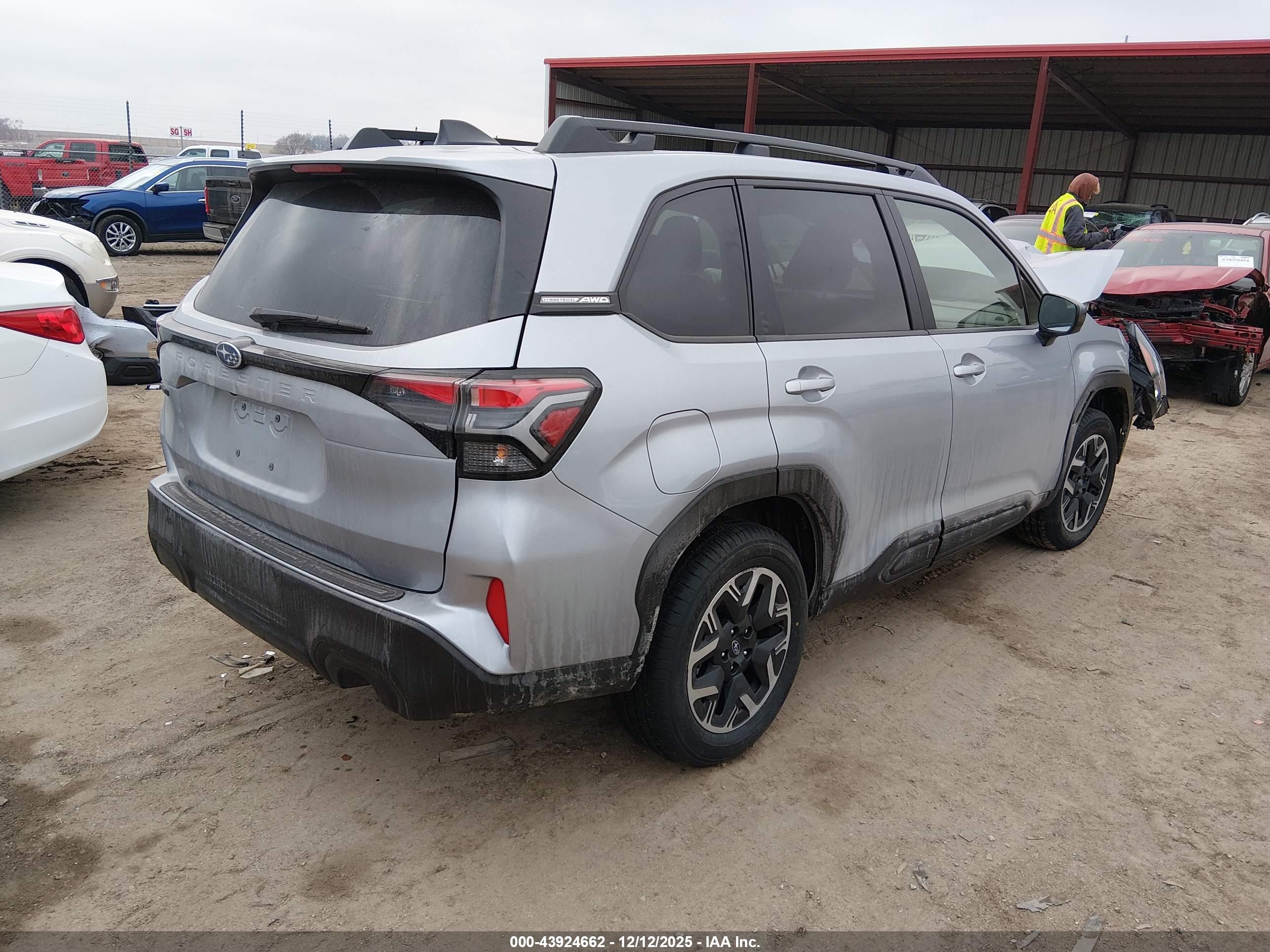 SUBARU FORESTER image 4