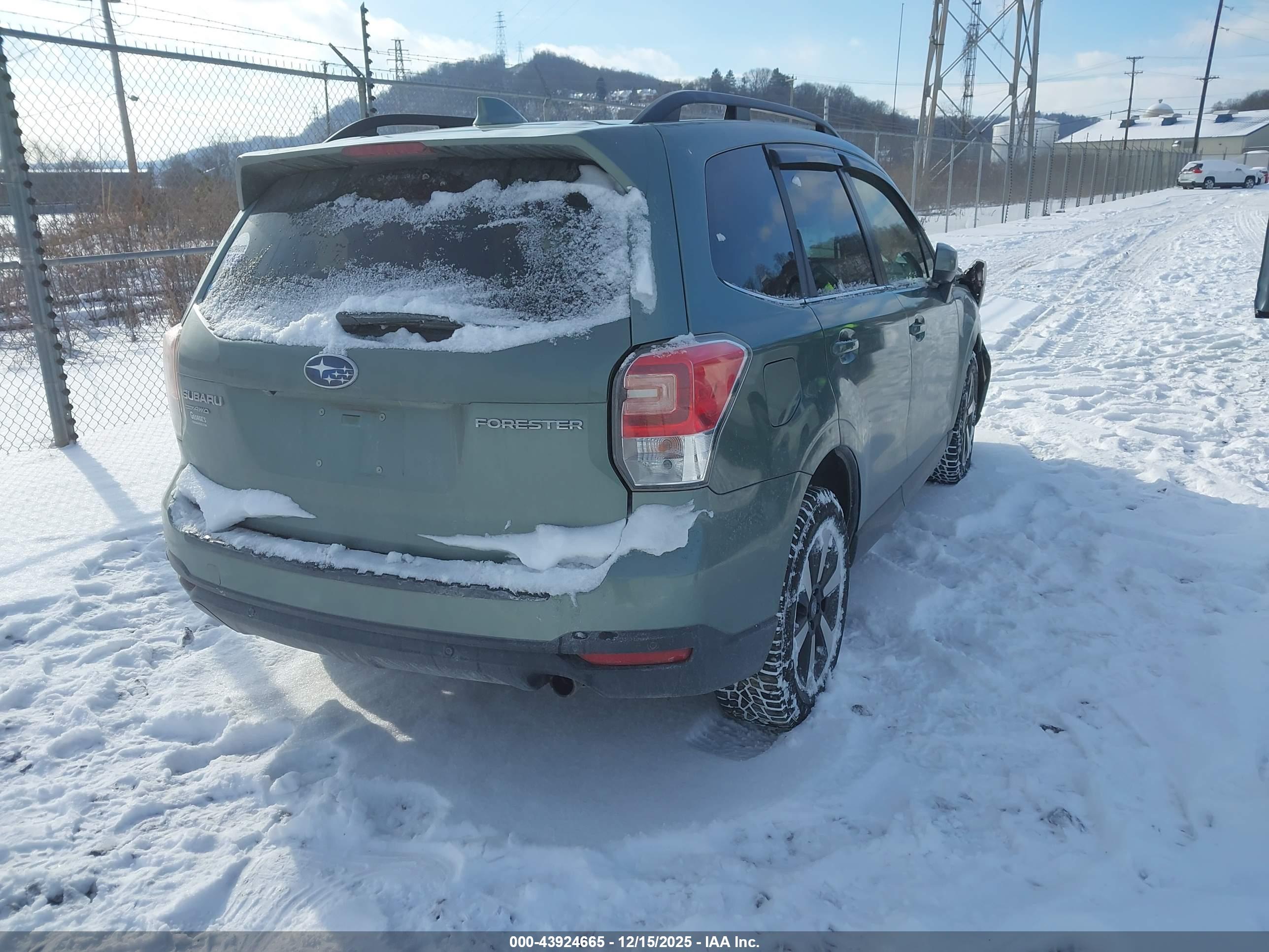 SUBARU FORESTER image 4