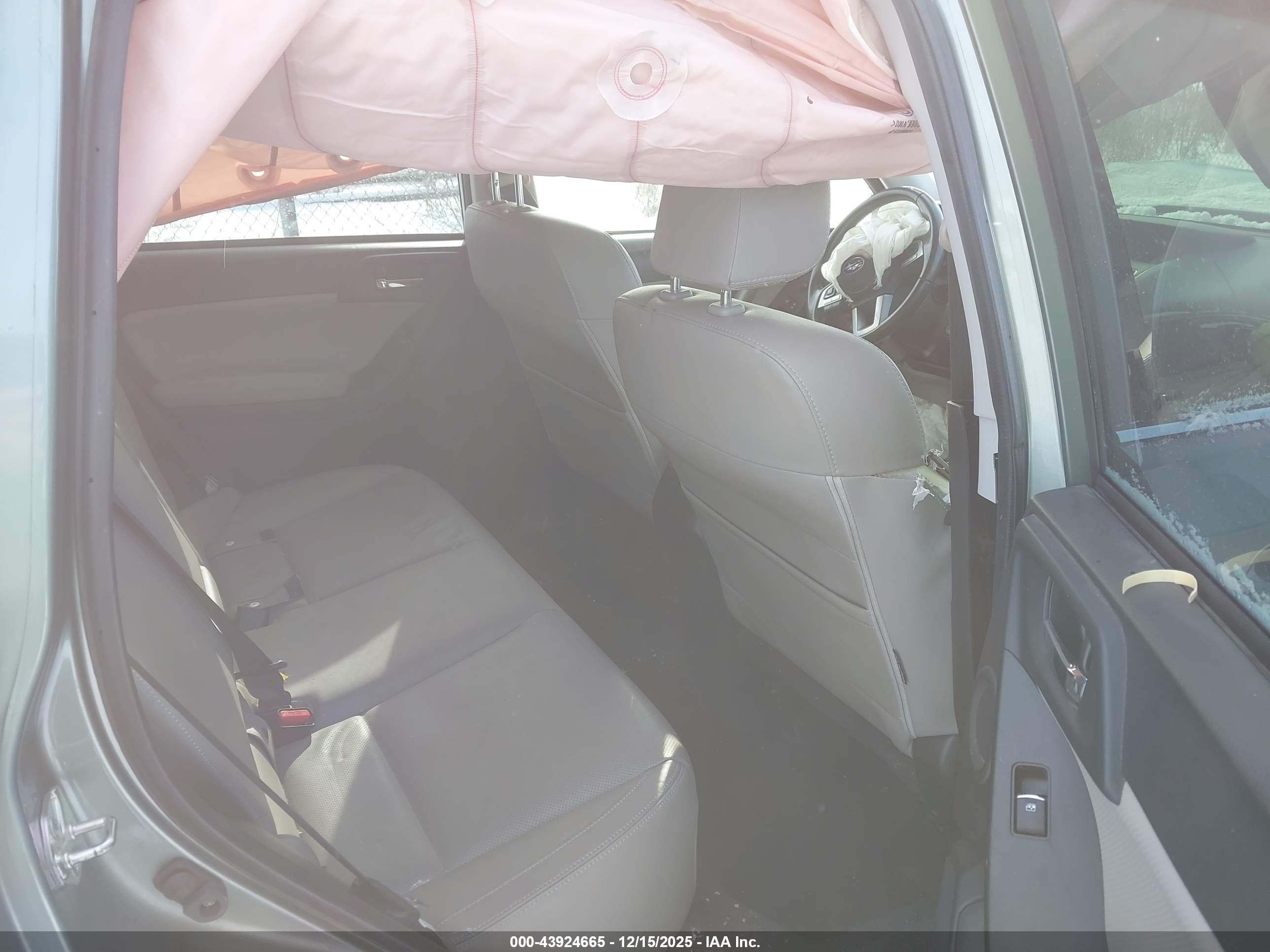 SUBARU FORESTER image 8