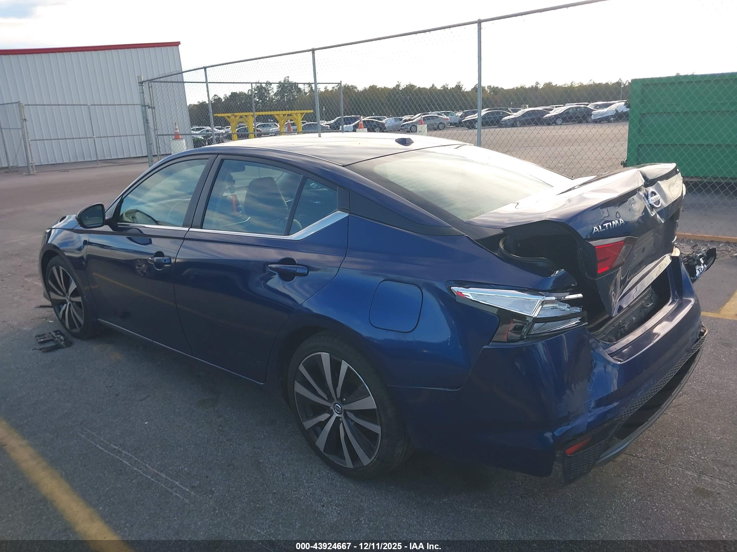 NISSAN ALTIMA image 3