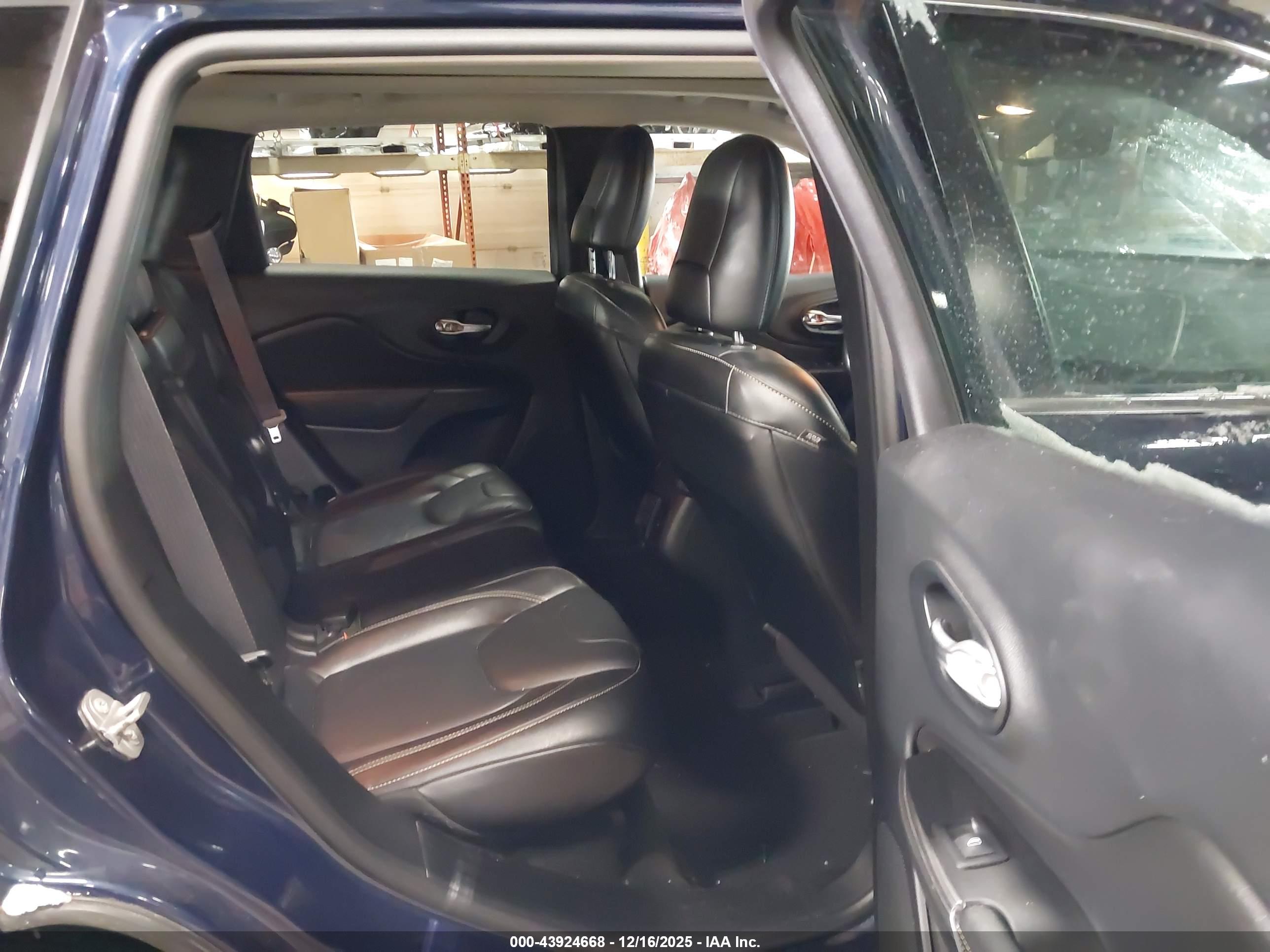 JEEP CHEROKEE image 8