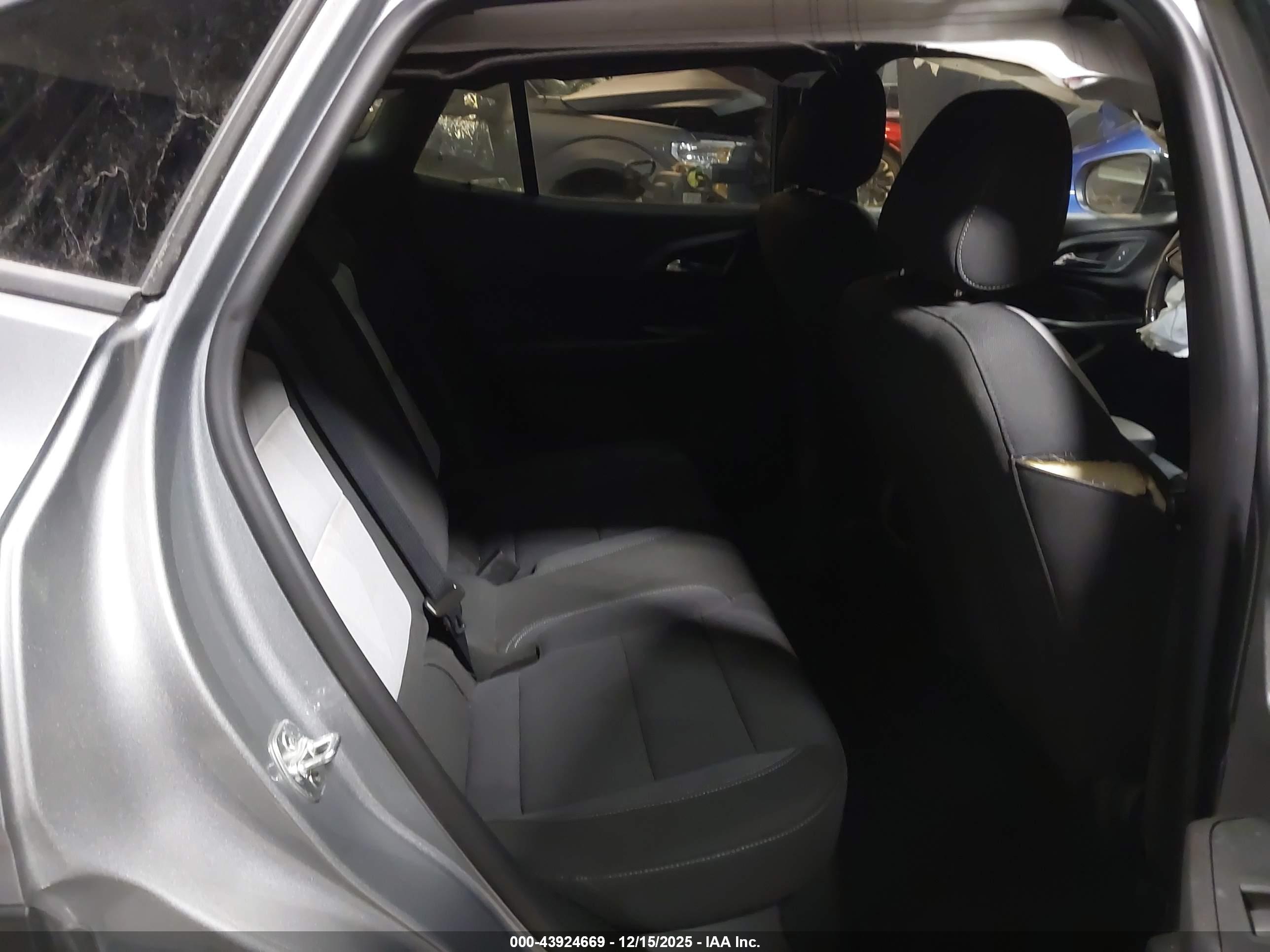 CHEVROLET TRAX image 8