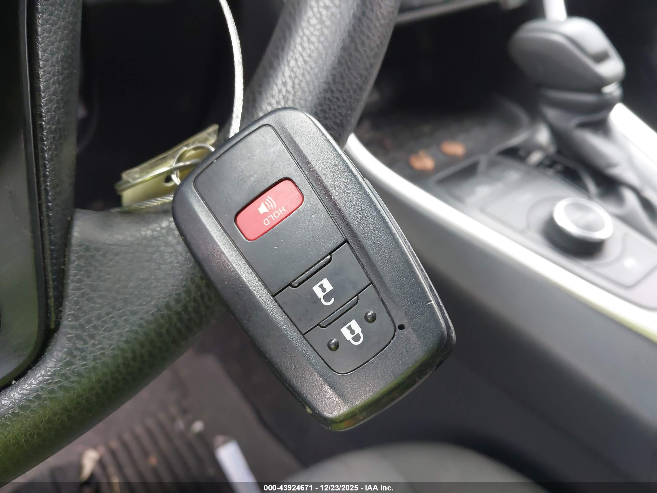 TOYOTA RAV4 image 11