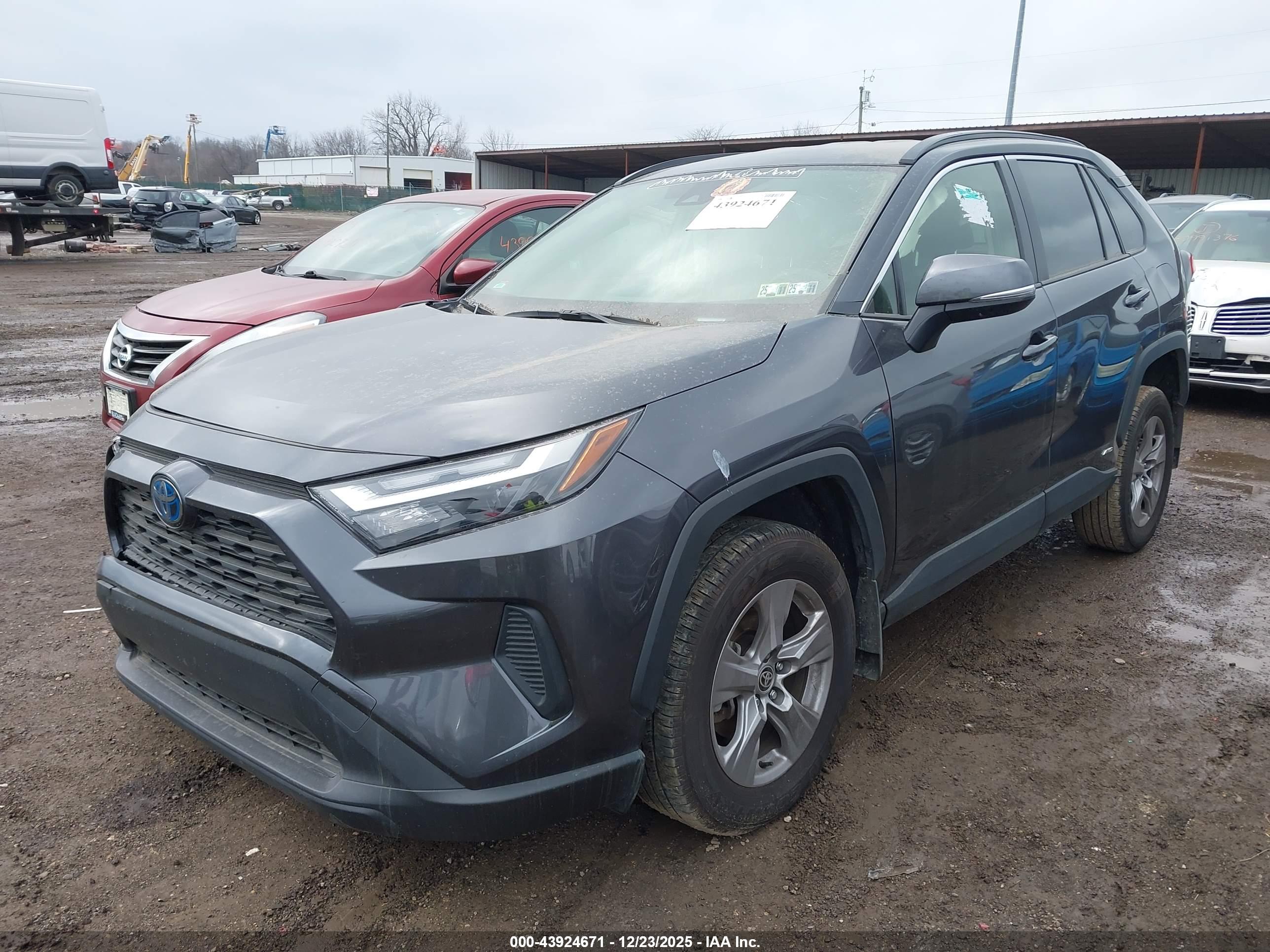 TOYOTA RAV4 image 2
