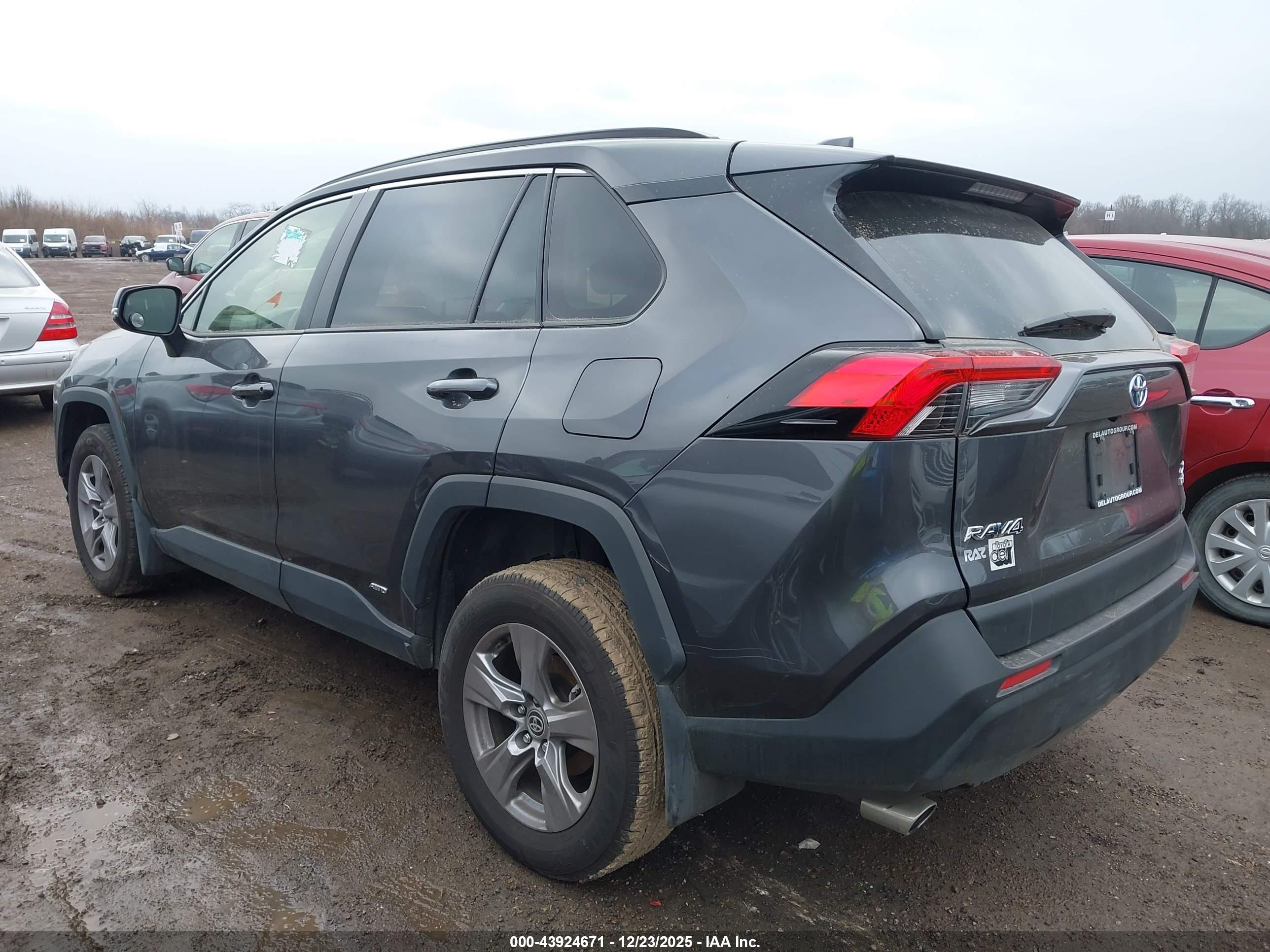 TOYOTA RAV4 image 3