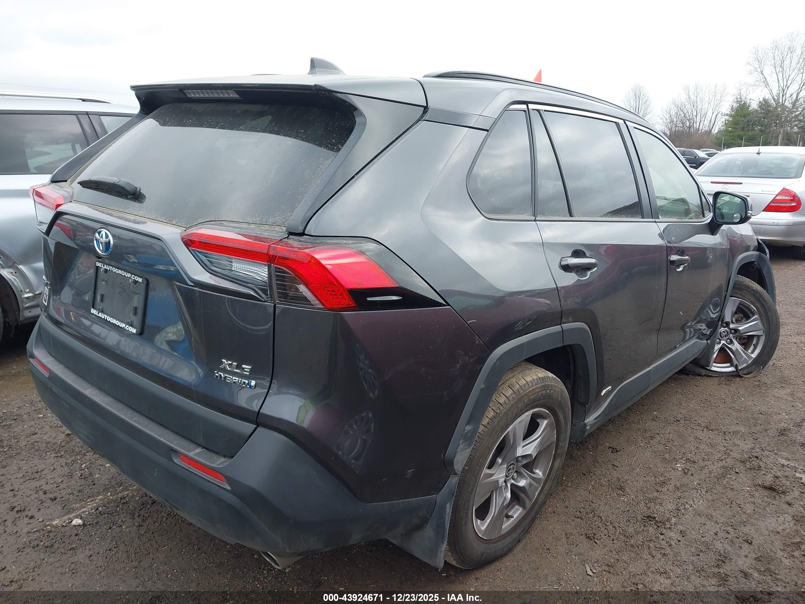TOYOTA RAV4 image 4