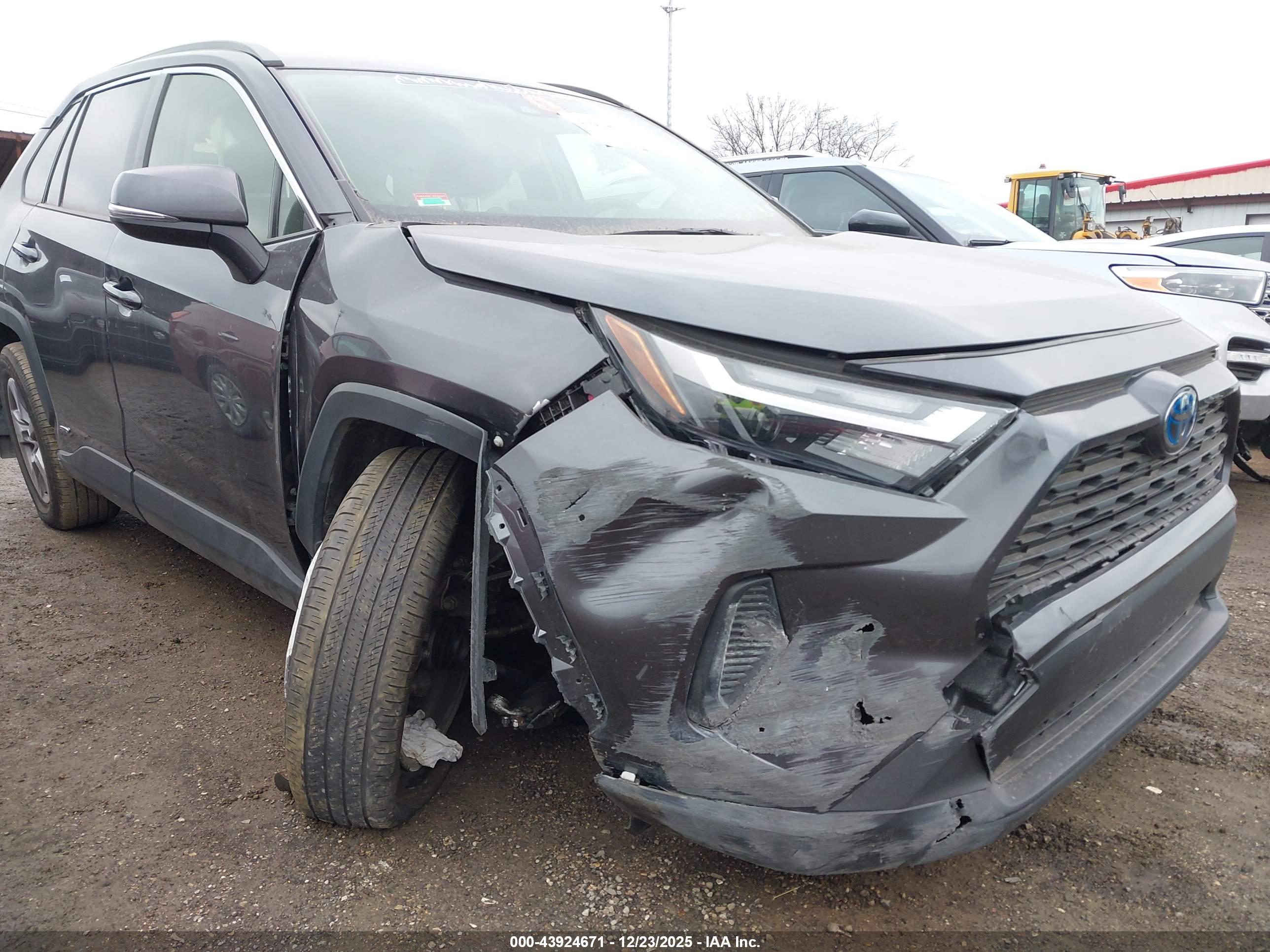 TOYOTA RAV4 image 6