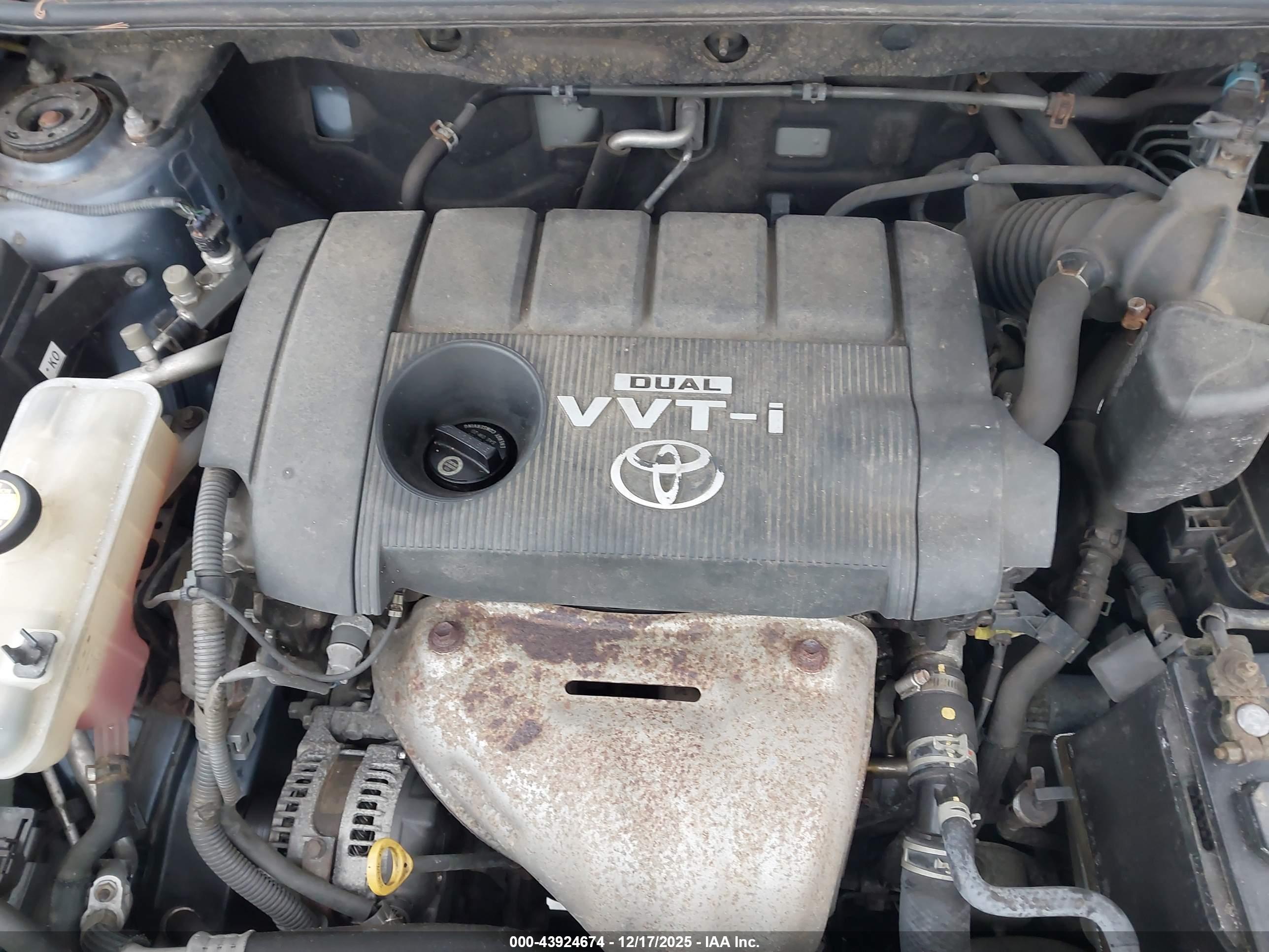 TOYOTA RAV4 image 10
