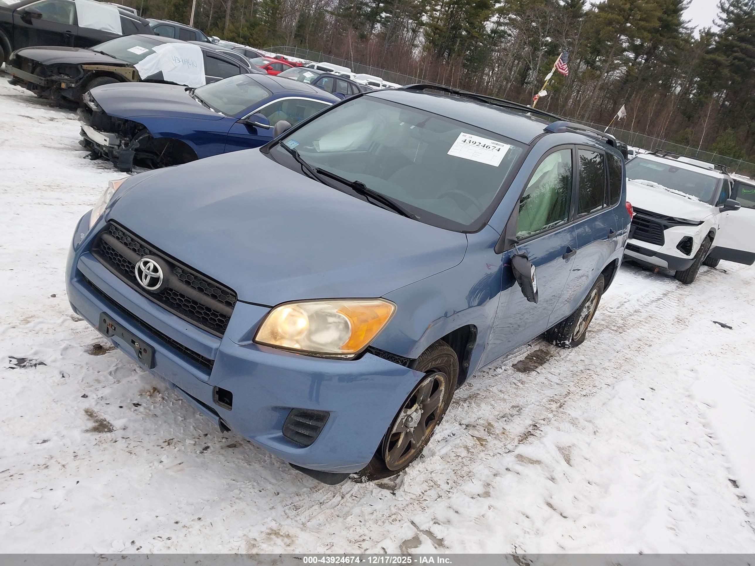 TOYOTA RAV4 image 2
