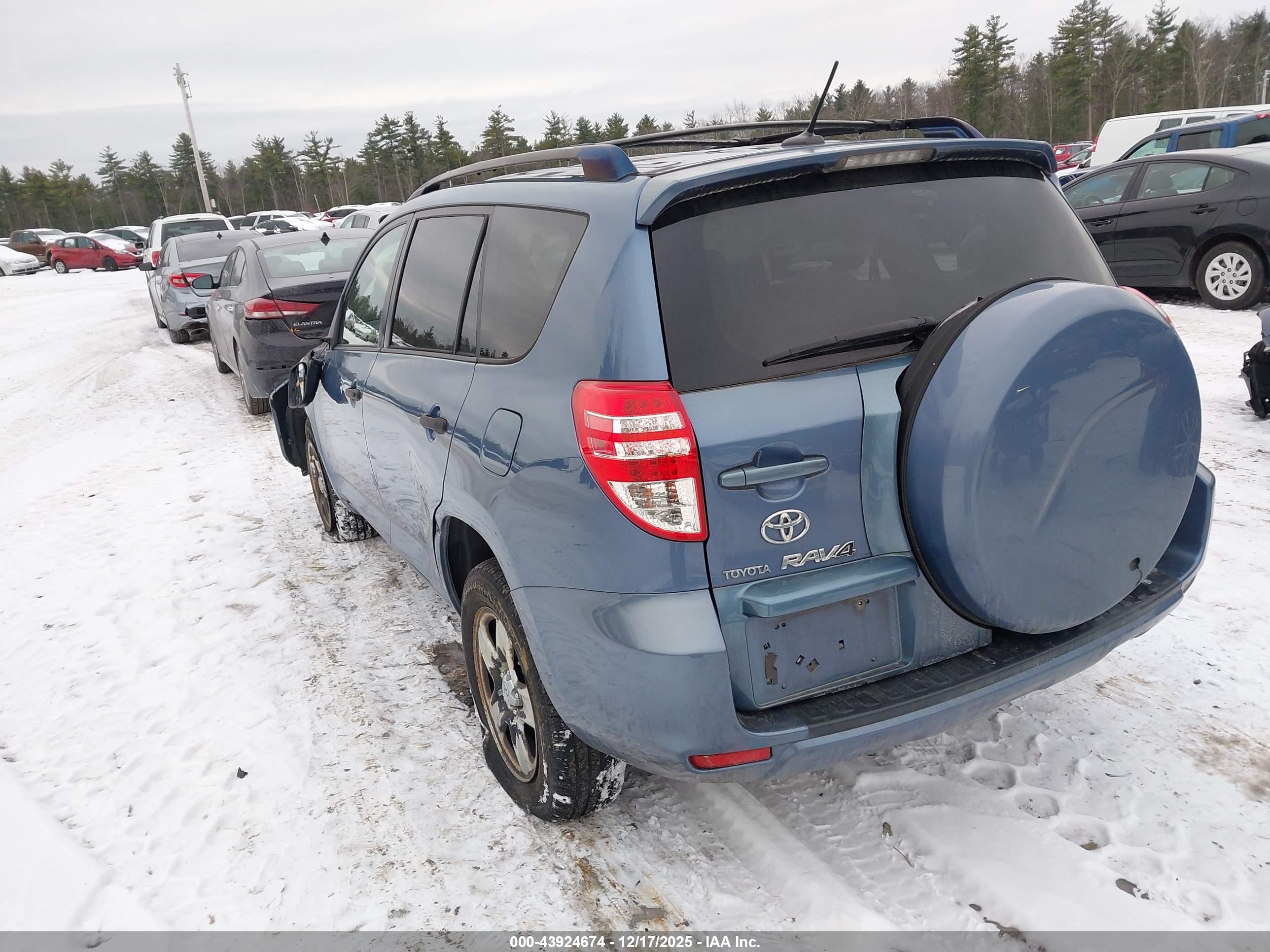 TOYOTA RAV4 image 3