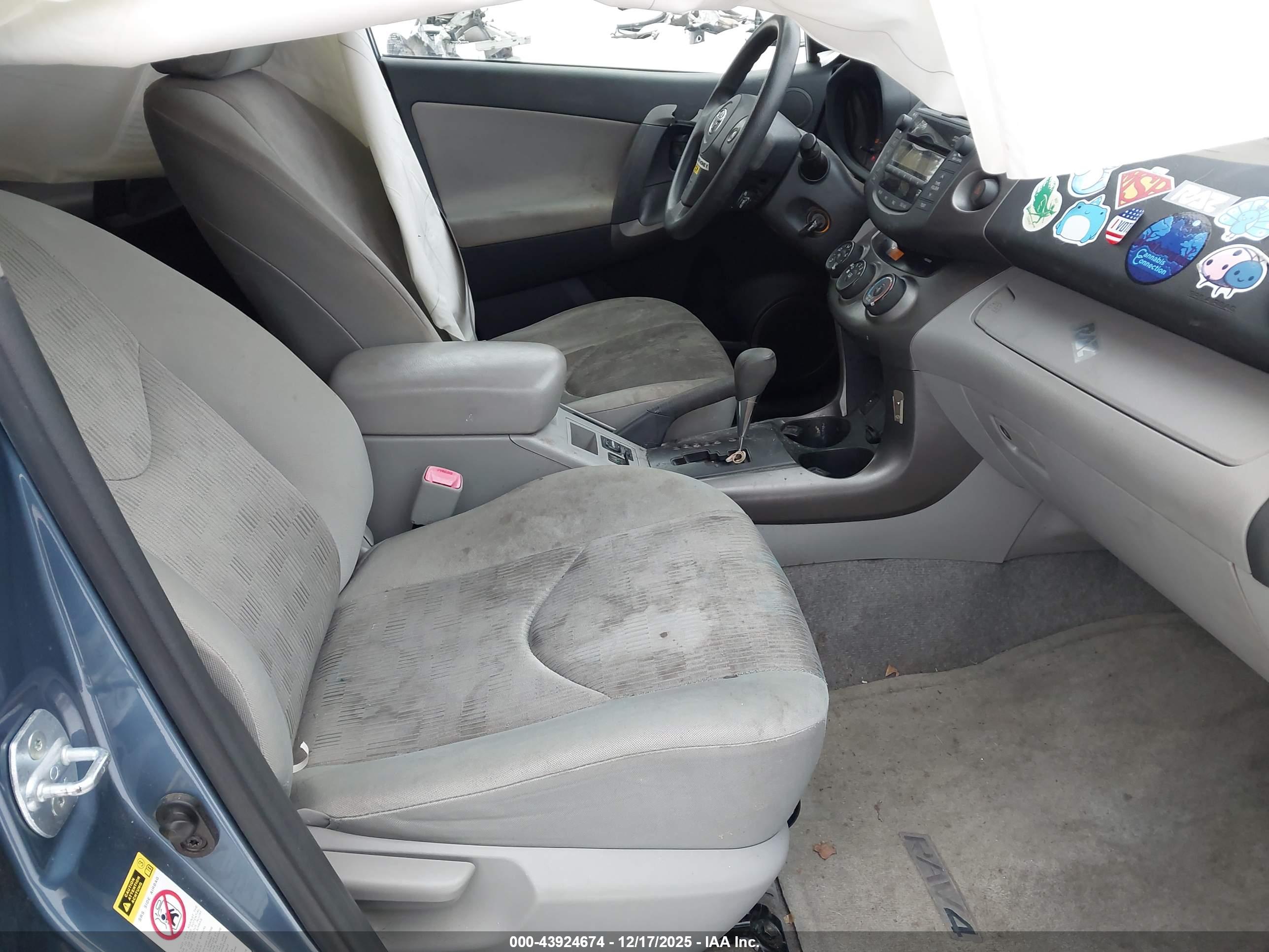 TOYOTA RAV4 image 5