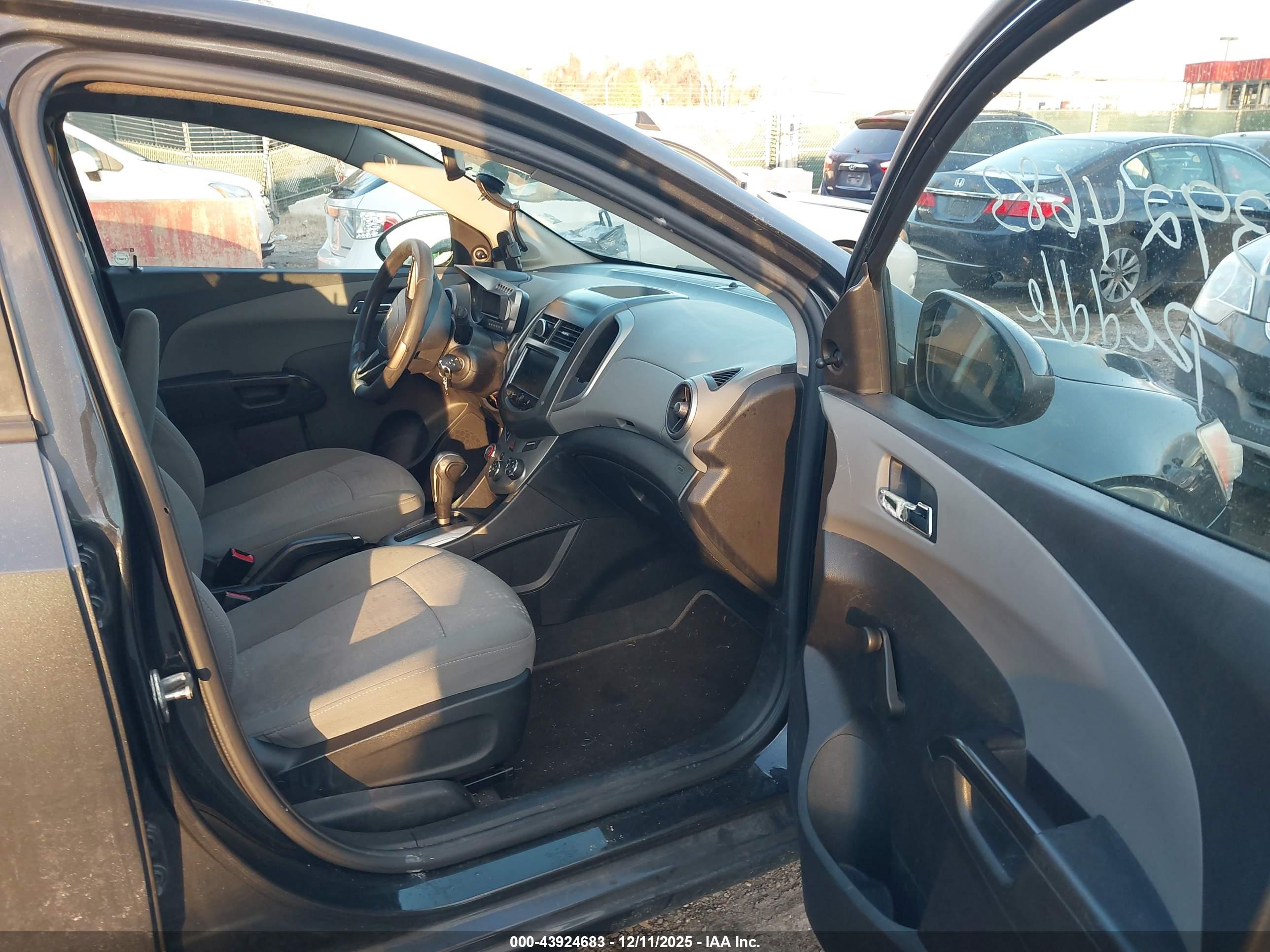 CHEVROLET SONIC image 5