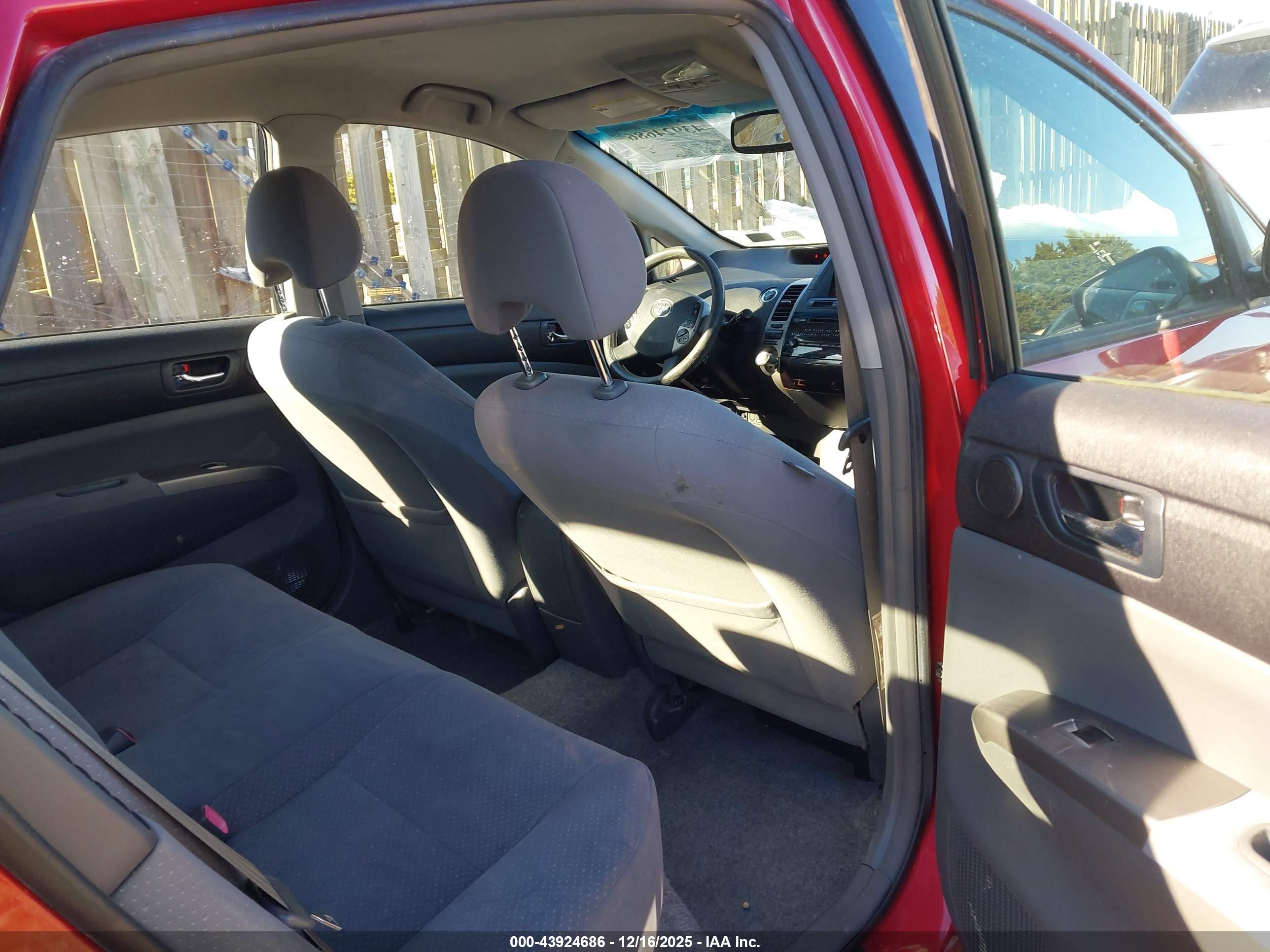 TOYOTA PRIUS image 8