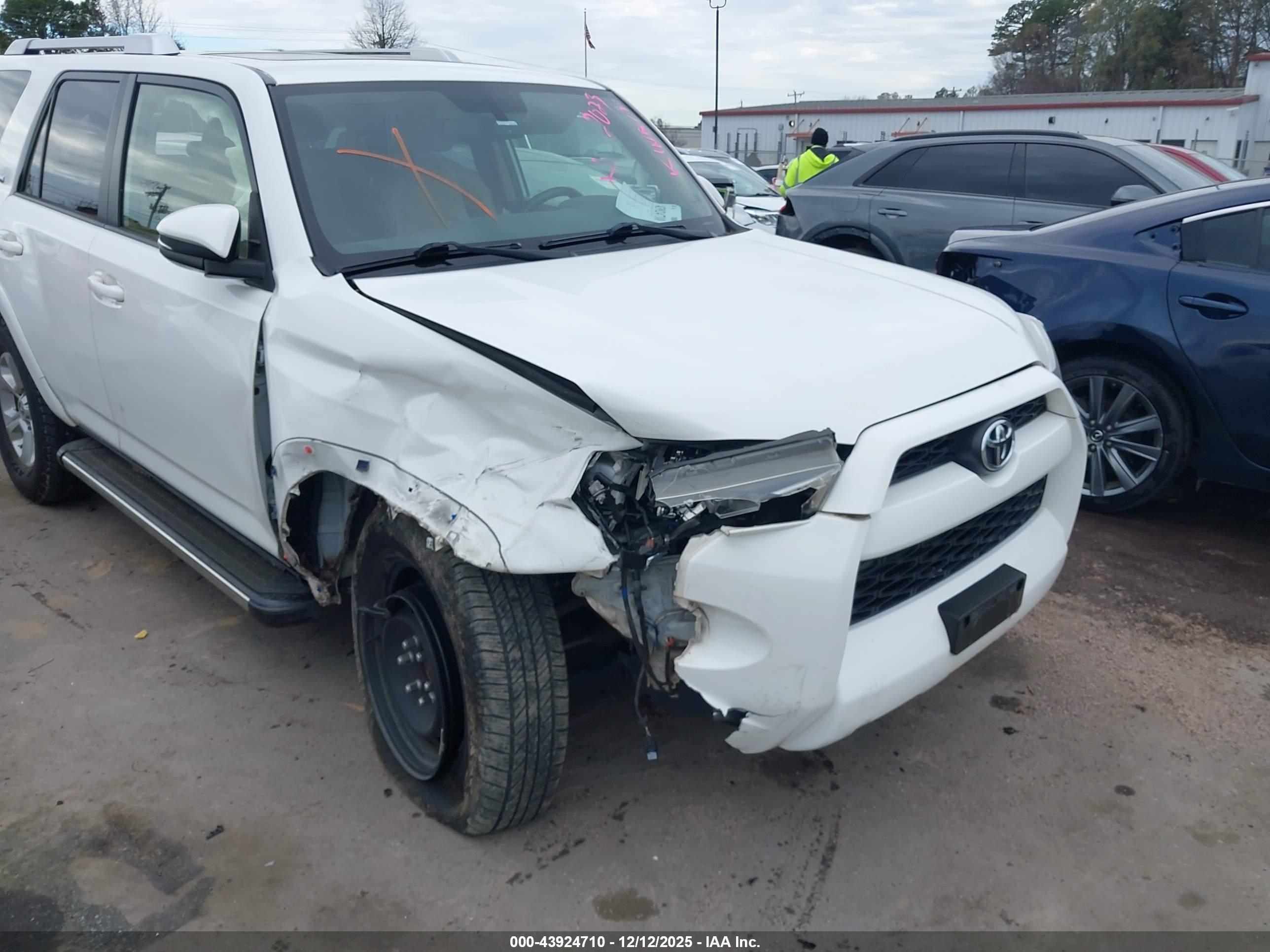 TOYOTA 4RUNNER image 6
