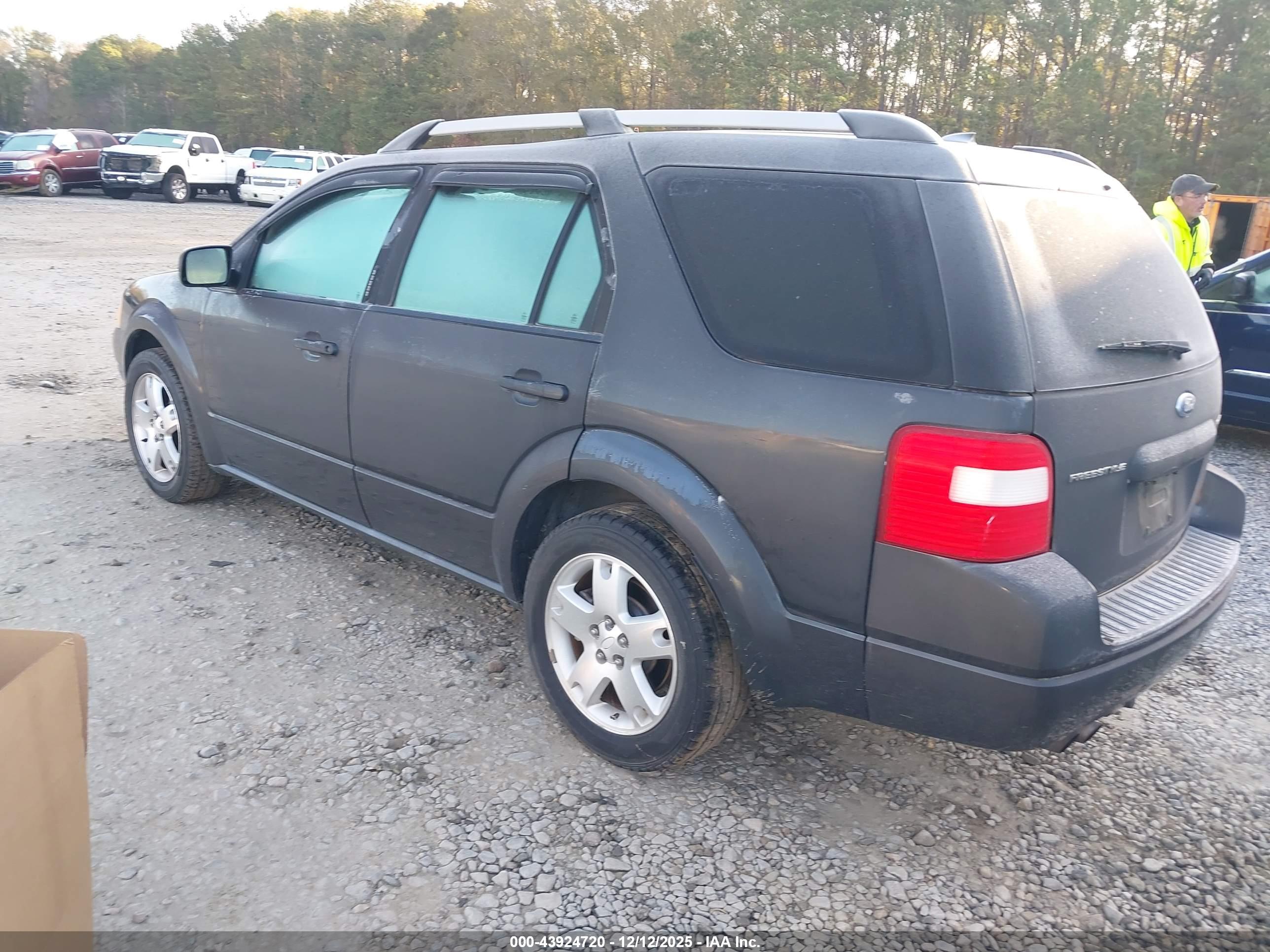 FORD FREESTYLE image 3