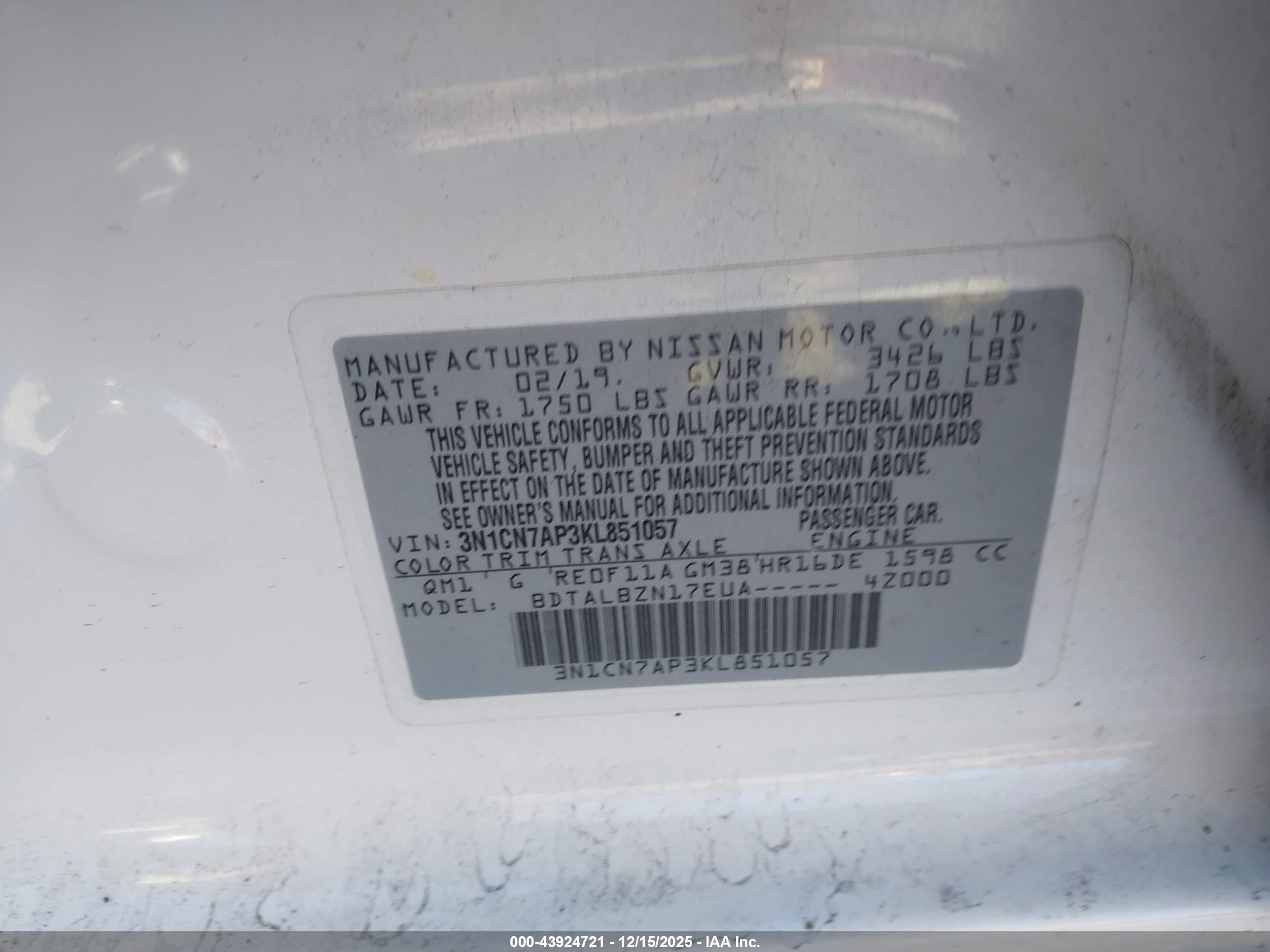 NISSAN VERSA image 9