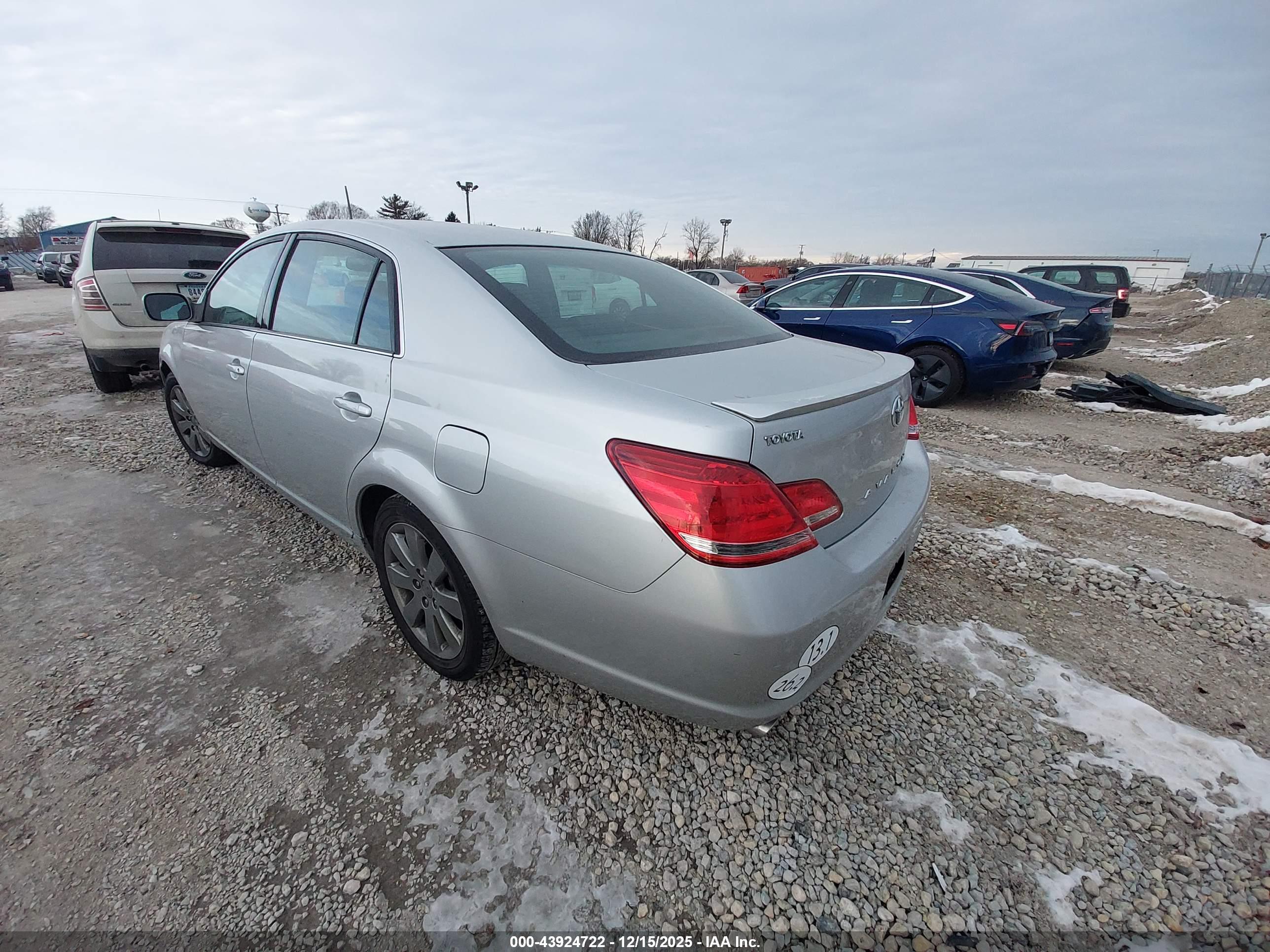 TOYOTA AVALON image 3