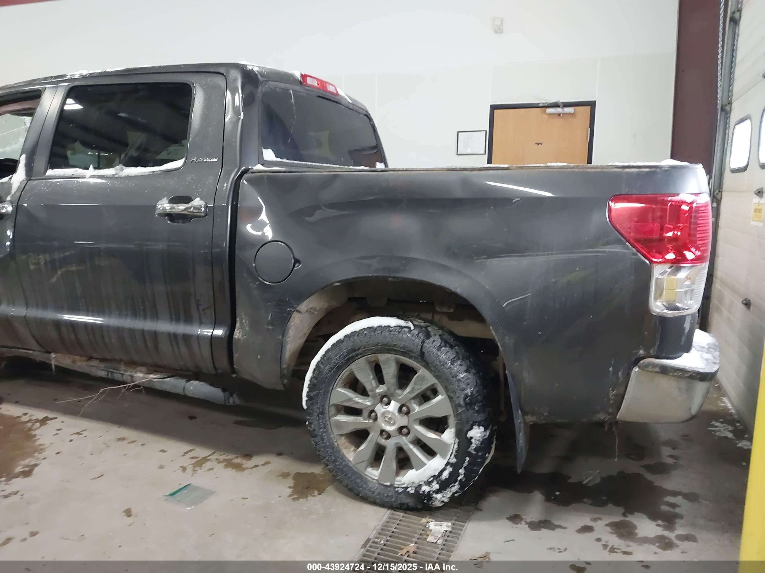 TOYOTA TUNDRA image 3