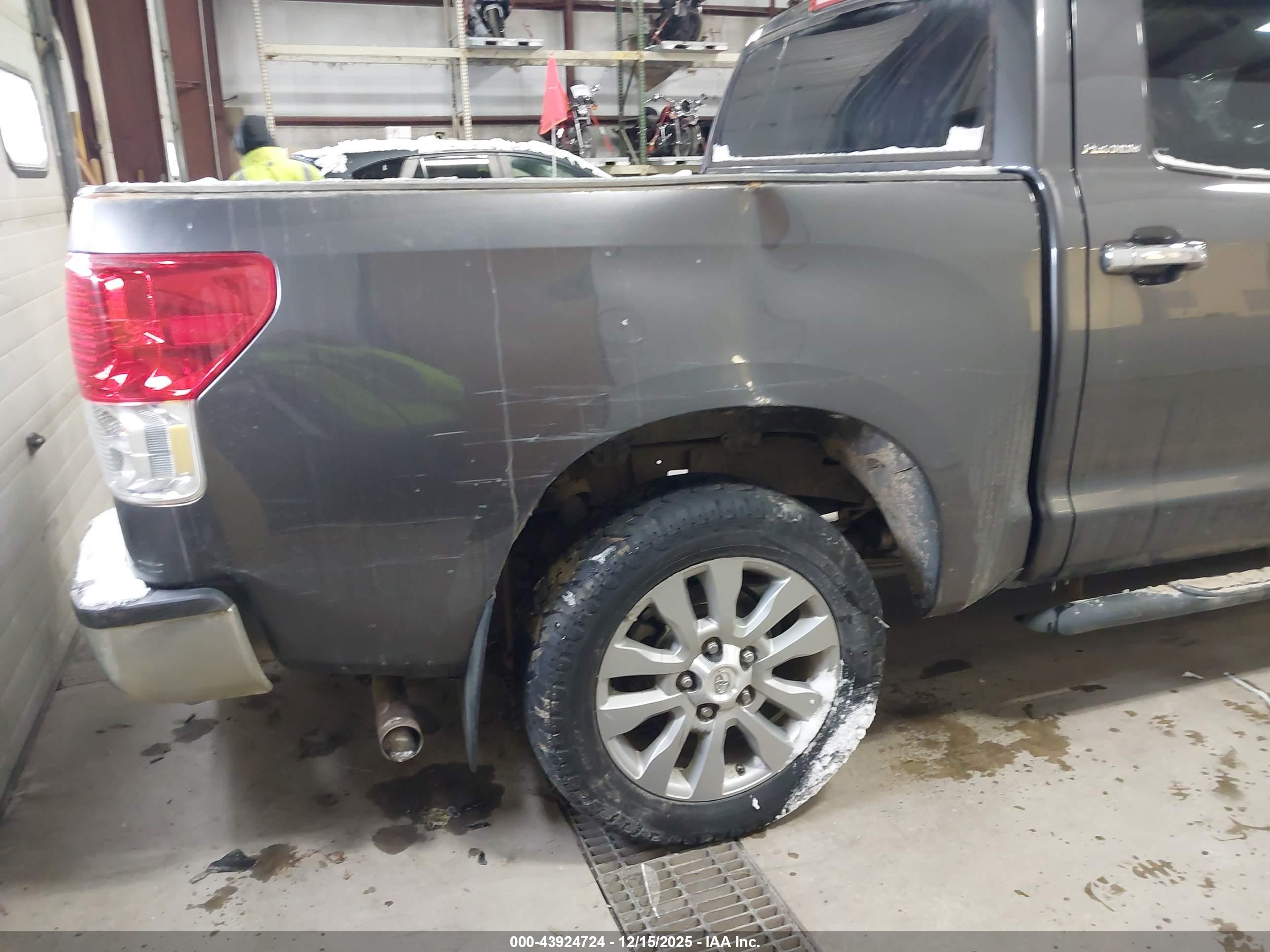 TOYOTA TUNDRA image 4