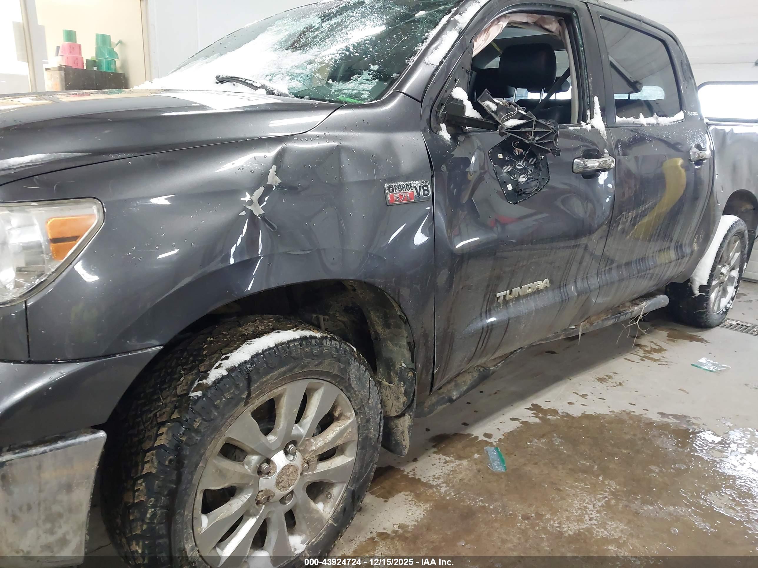 TOYOTA TUNDRA image 6