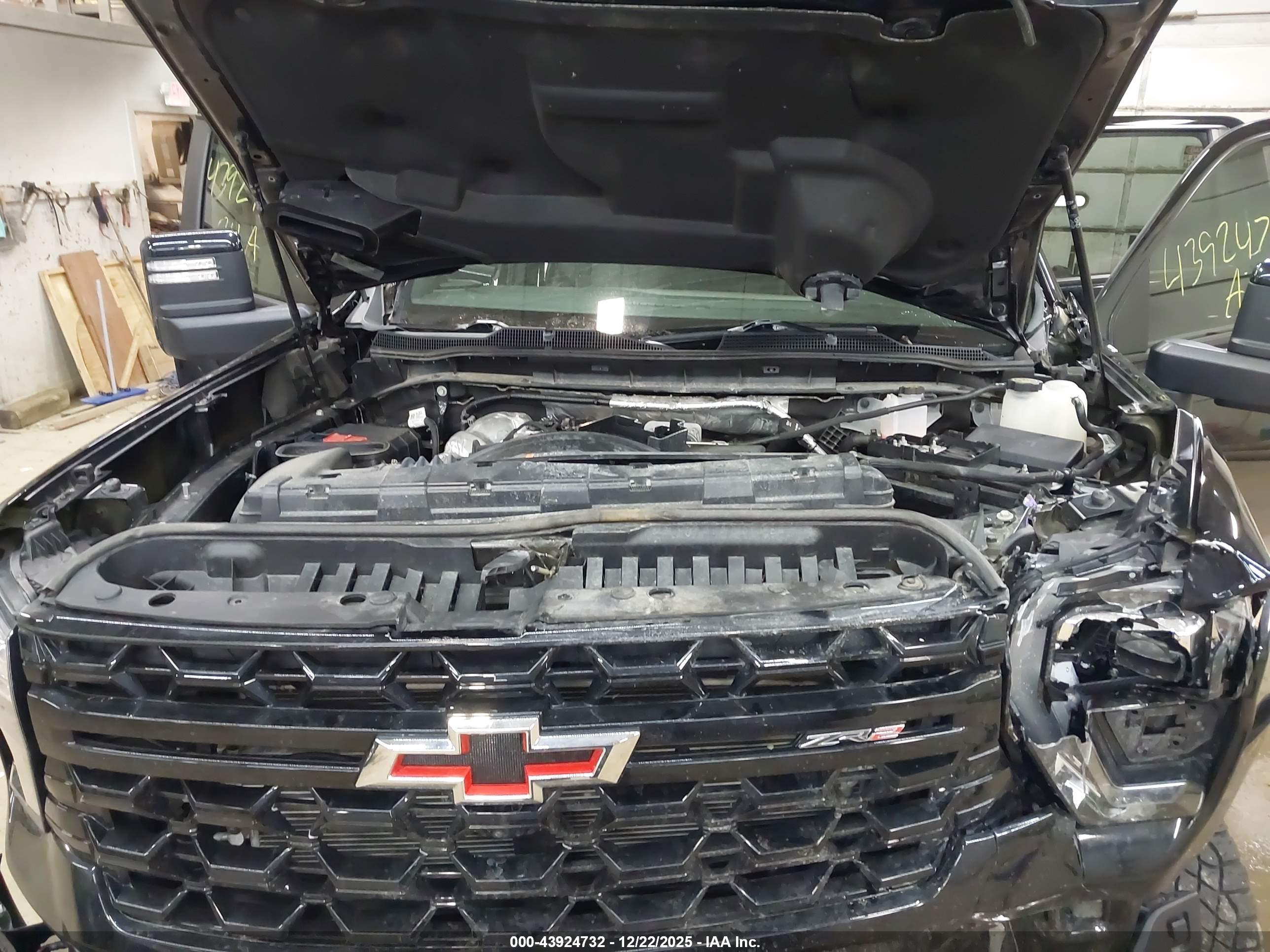 CHEVROLET SILVERADO image 10