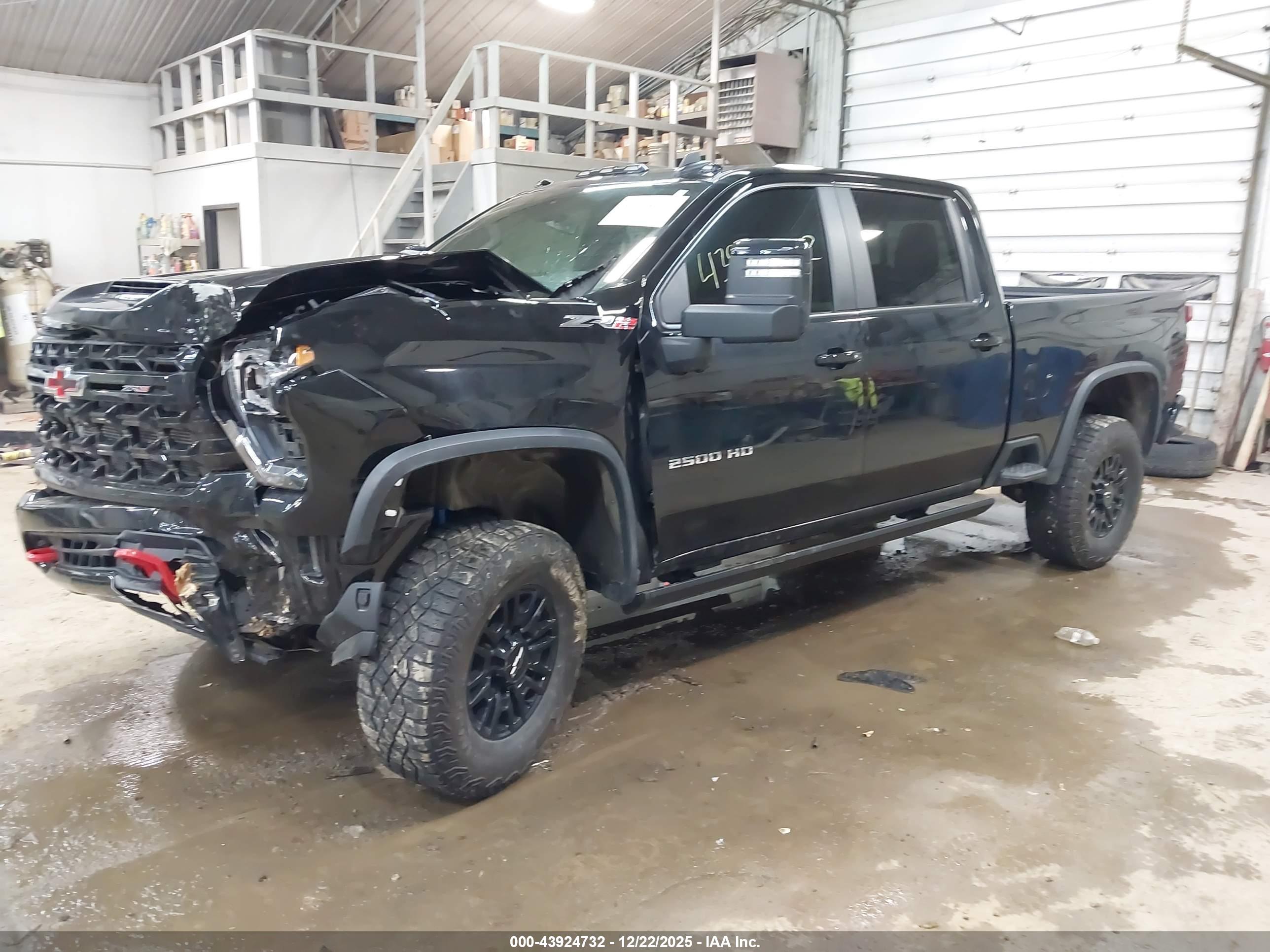 CHEVROLET SILVERADO image 2