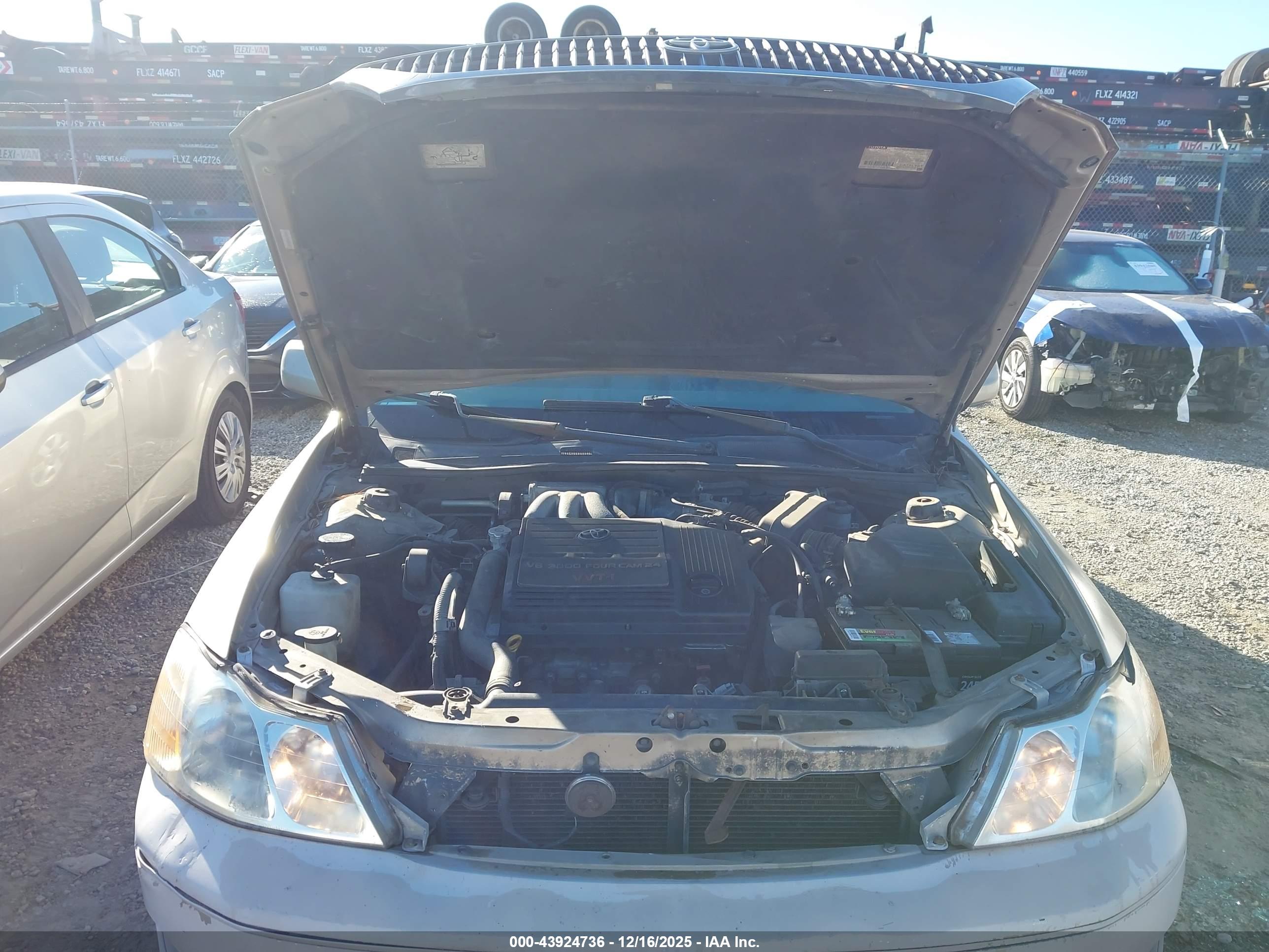 TOYOTA AVALON image 10