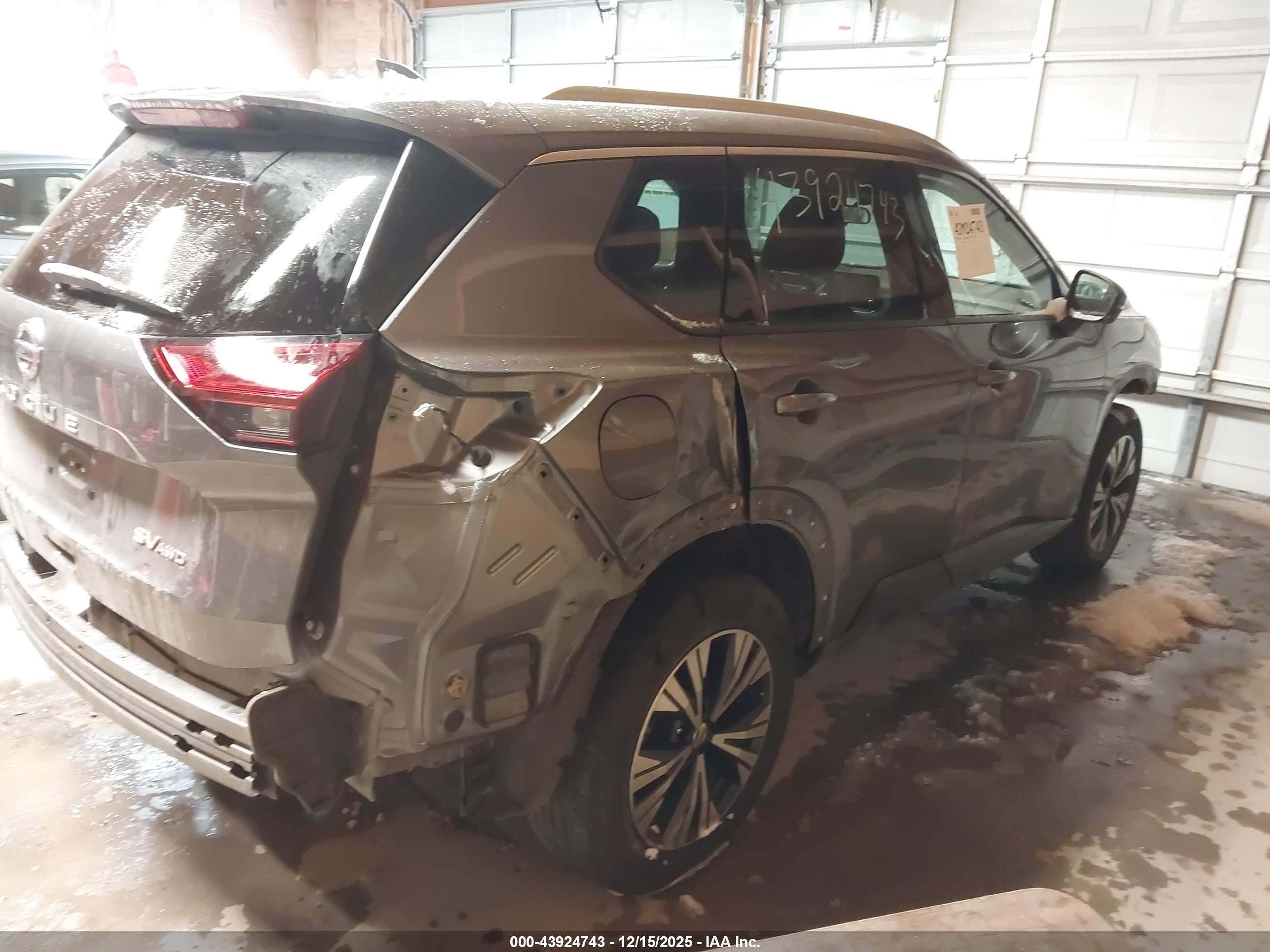 NISSAN ROGUE image 4