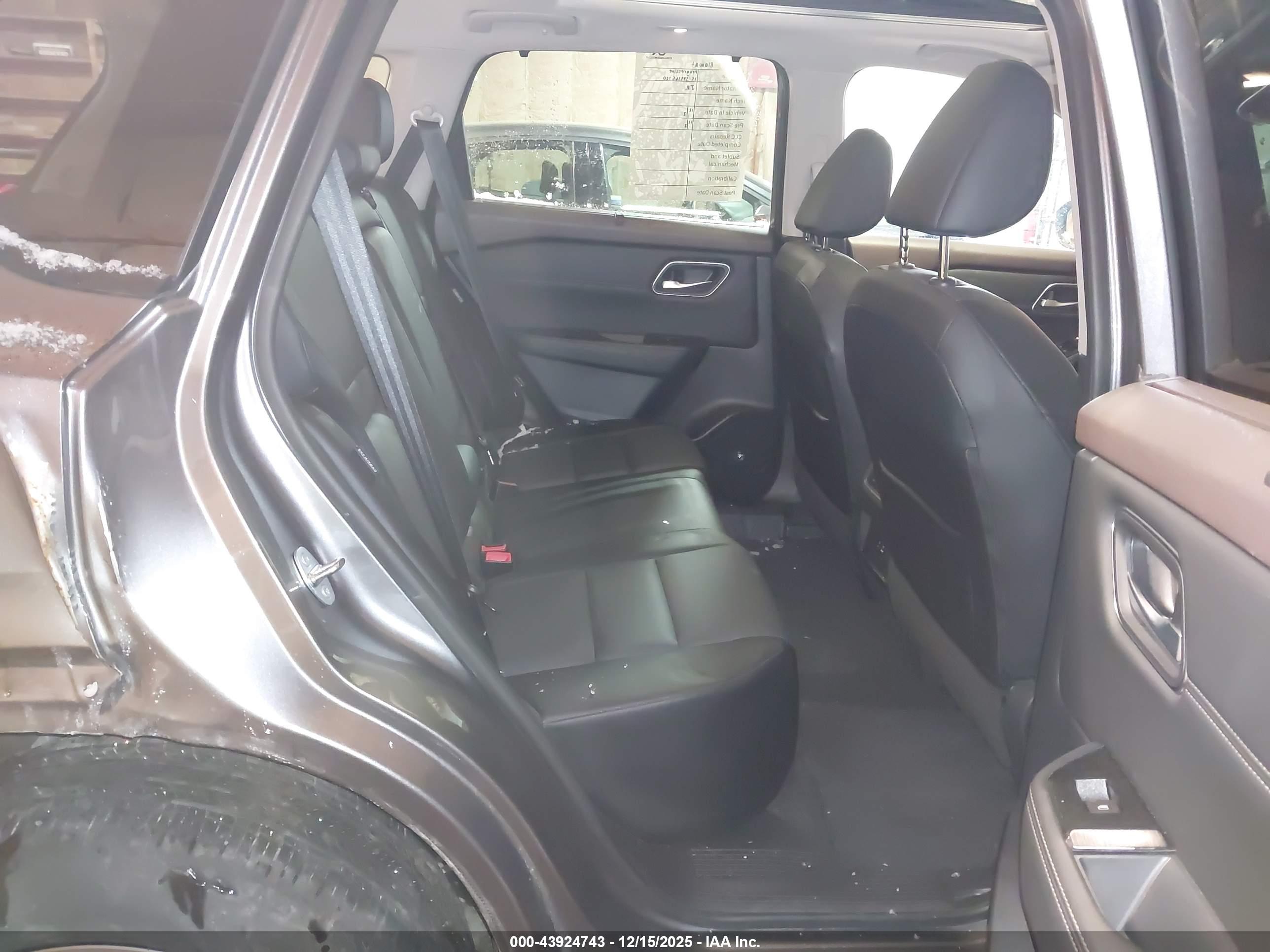NISSAN ROGUE image 8