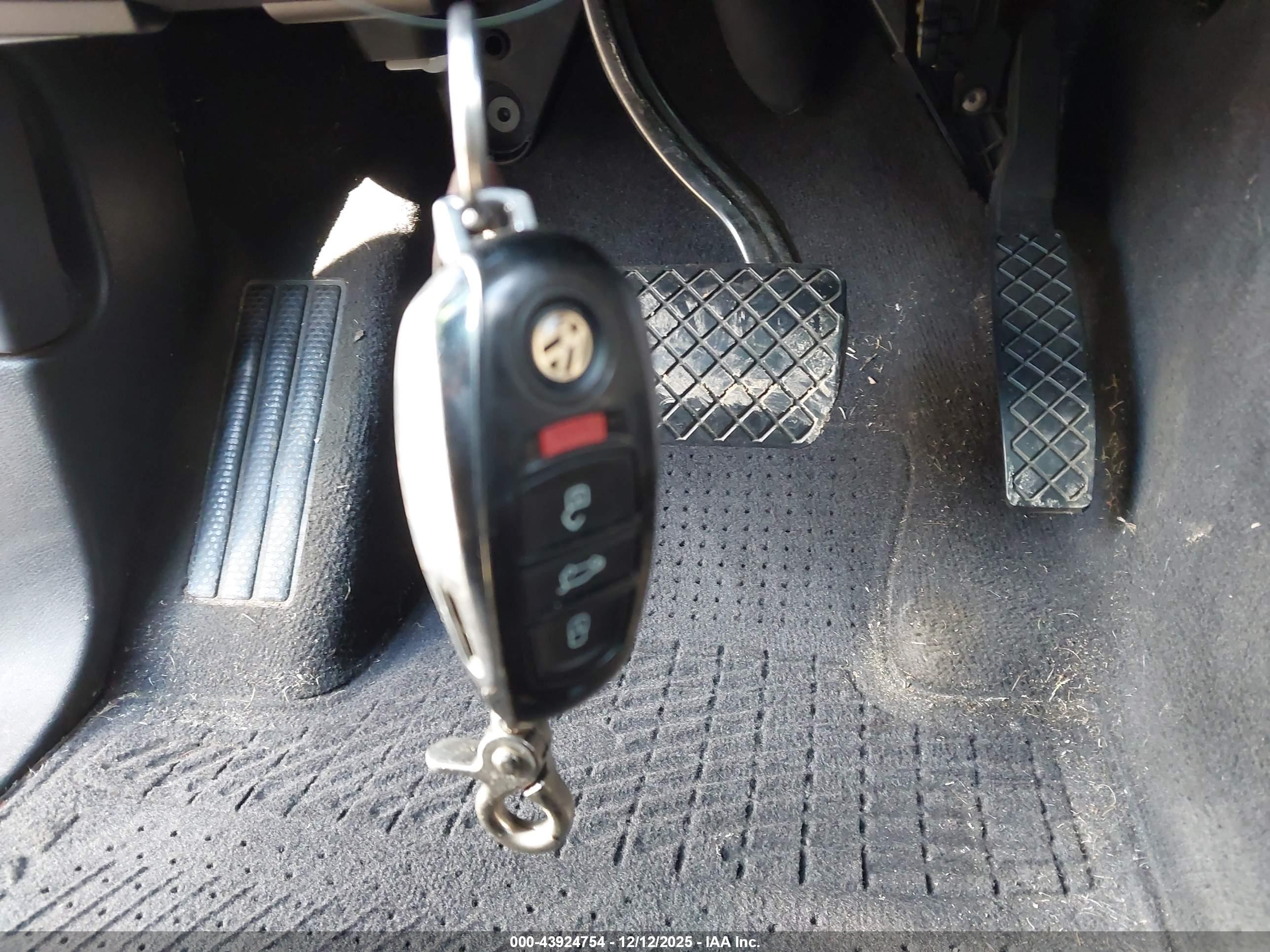 VOLKSWAGEN TOUAREG image 11