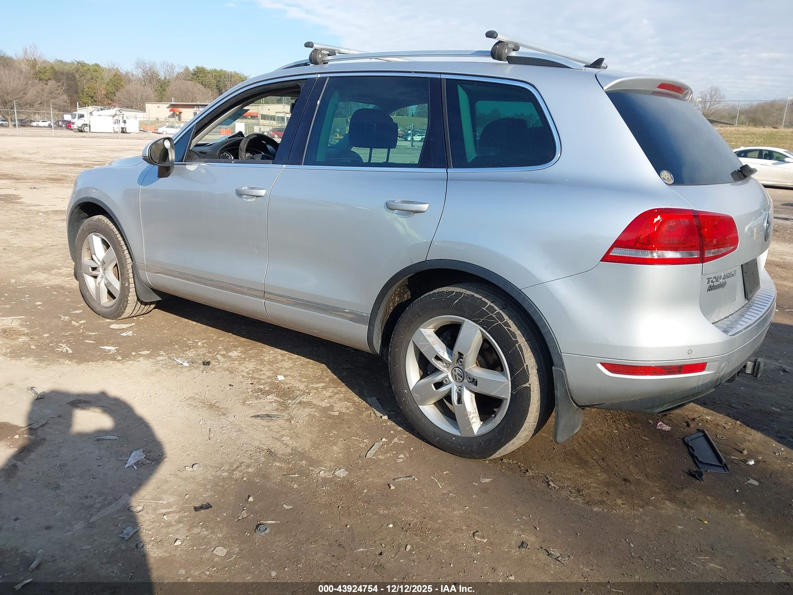 VOLKSWAGEN TOUAREG image 3