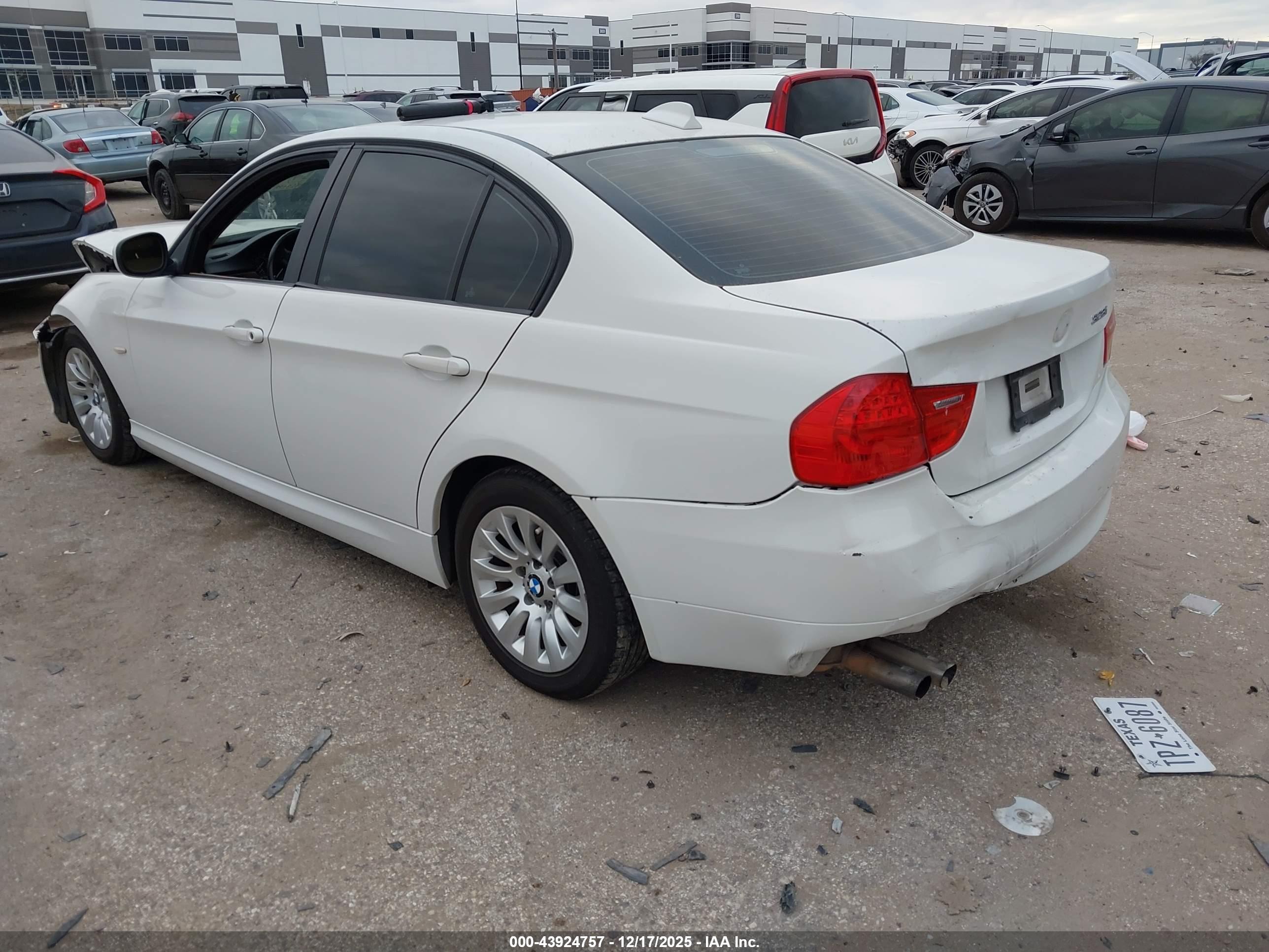 BMW 328I image 3