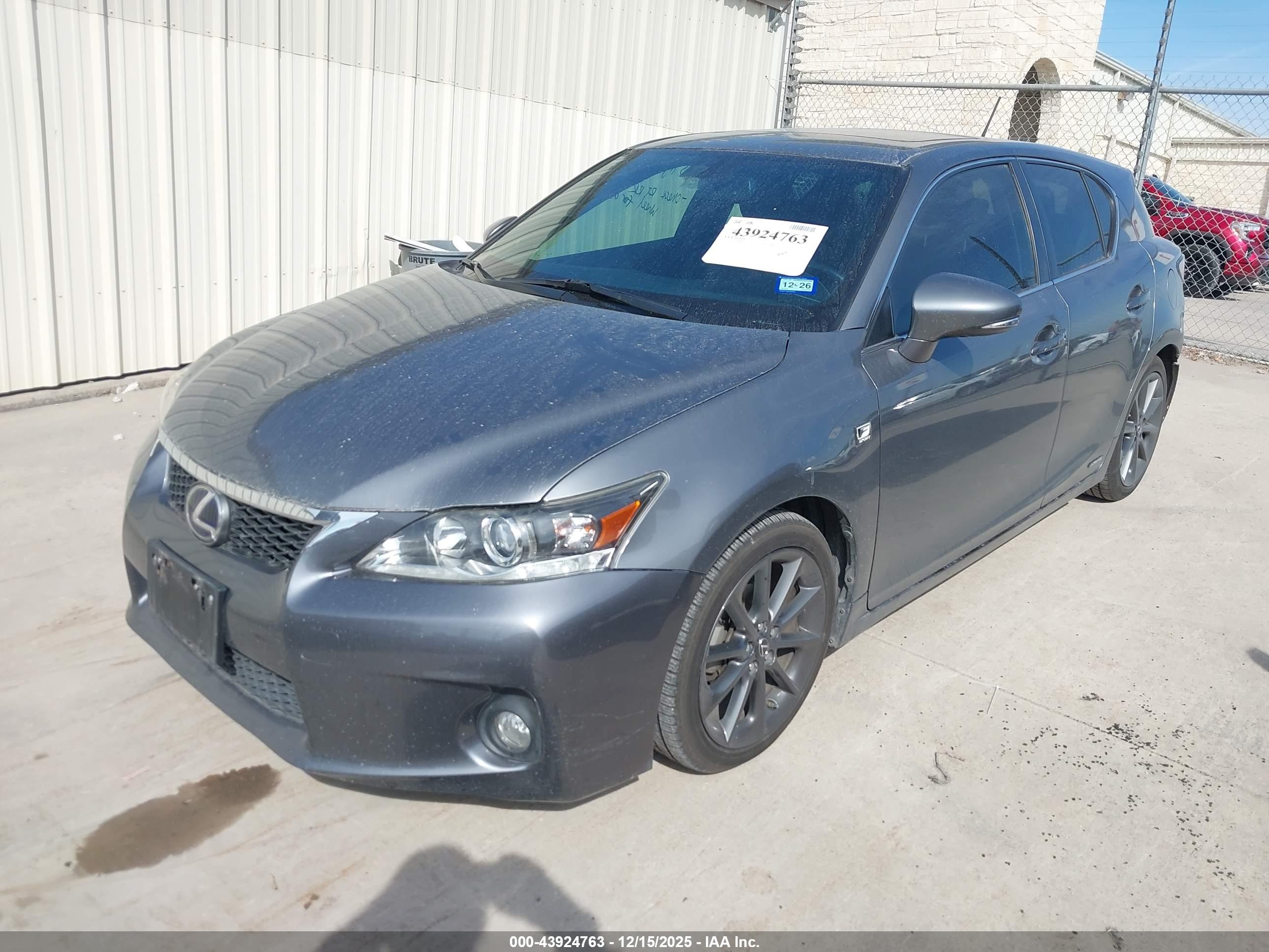 LEXUS CT image 2