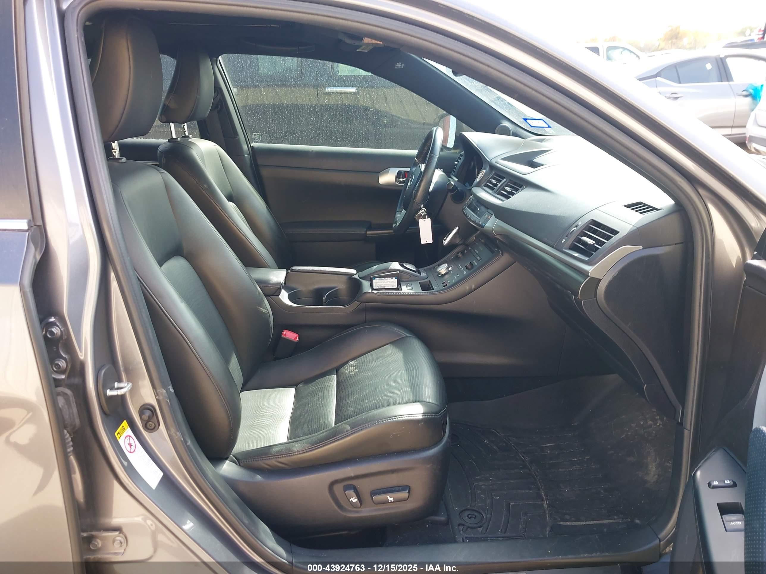 LEXUS CT image 5