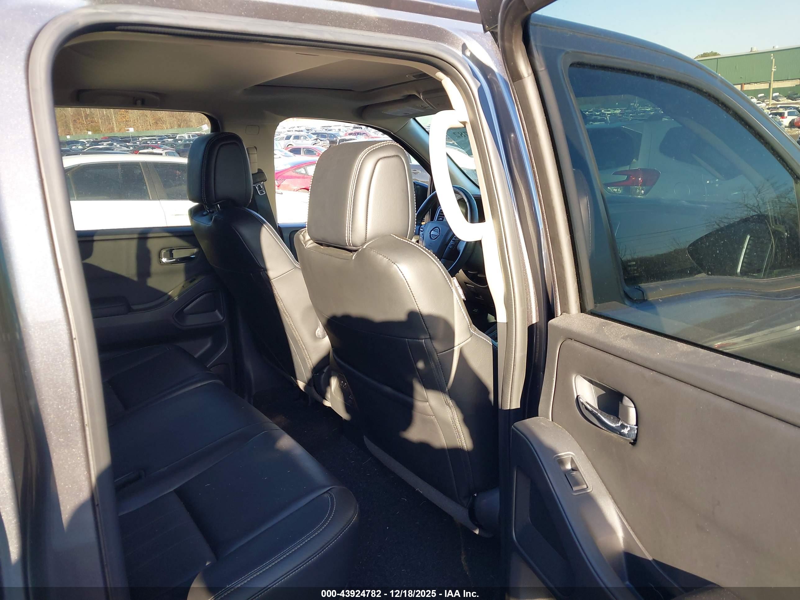 NISSAN FRONTIER image 8