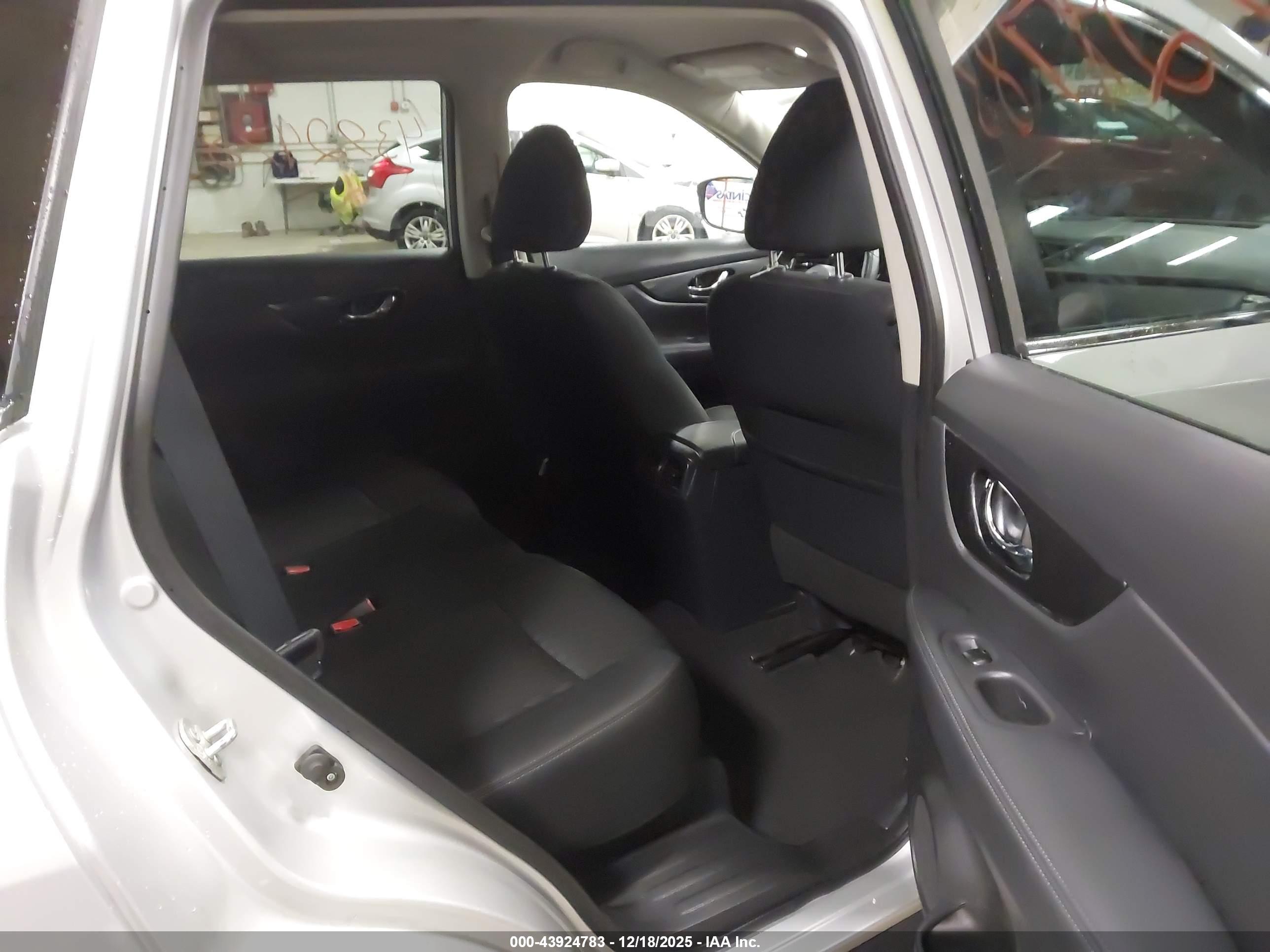 NISSAN ROGUE image 8