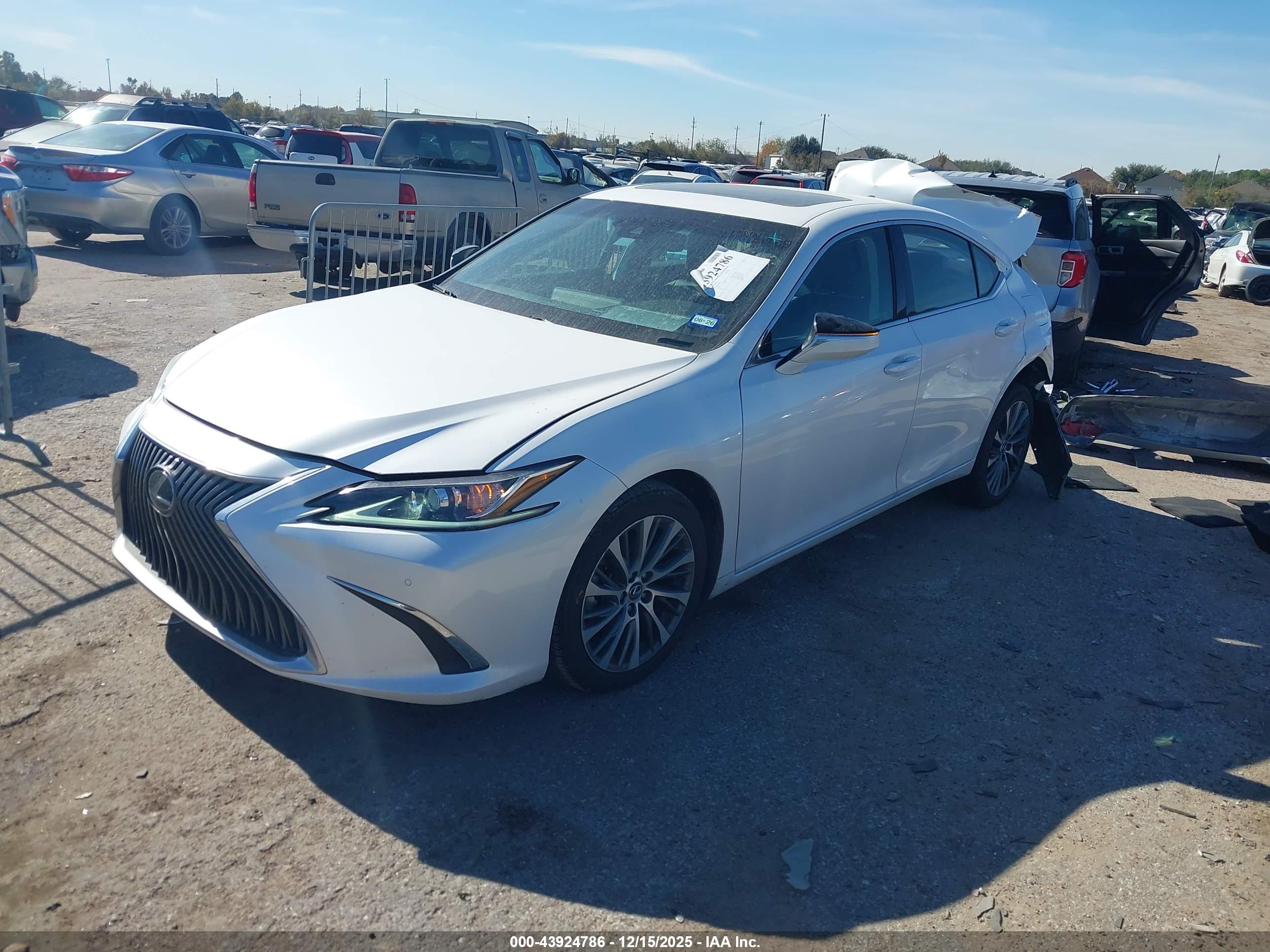 LEXUS ES image 2