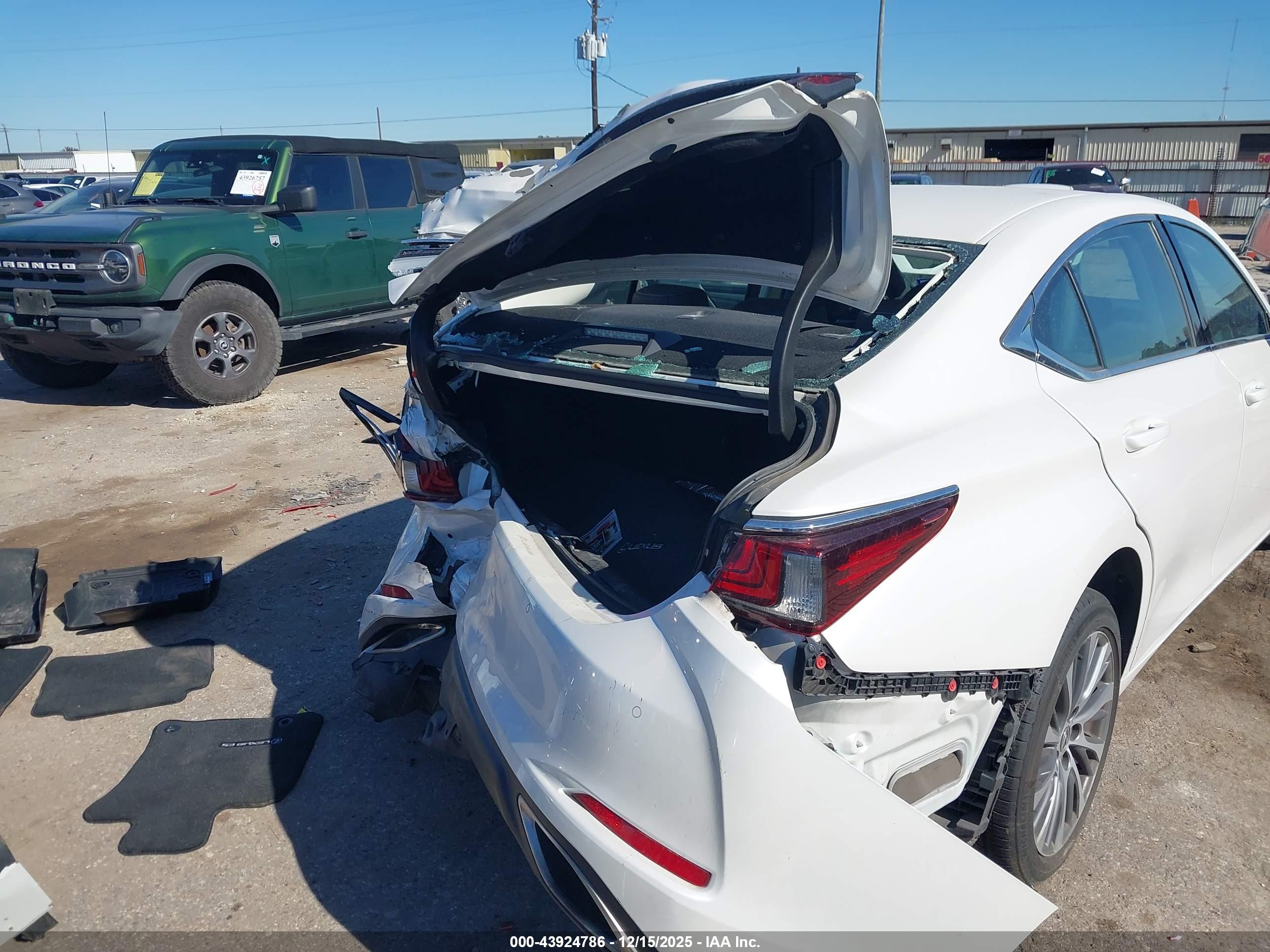 LEXUS ES image 6