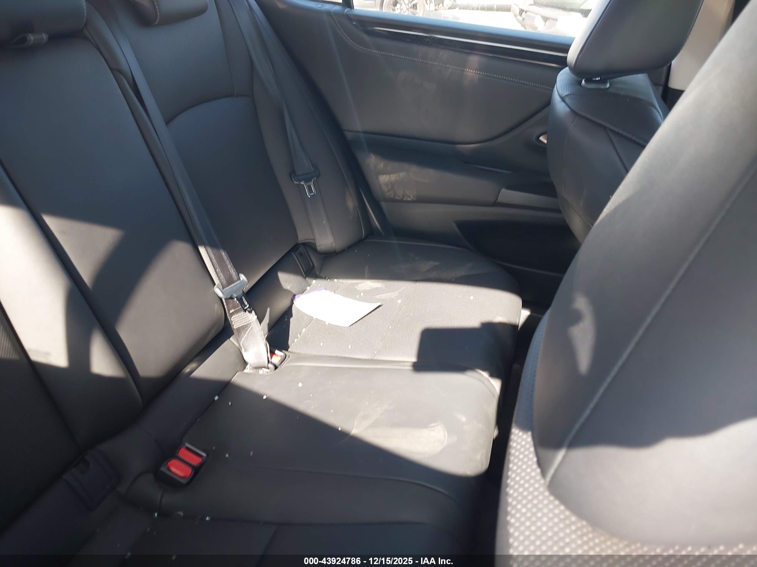 LEXUS ES image 8