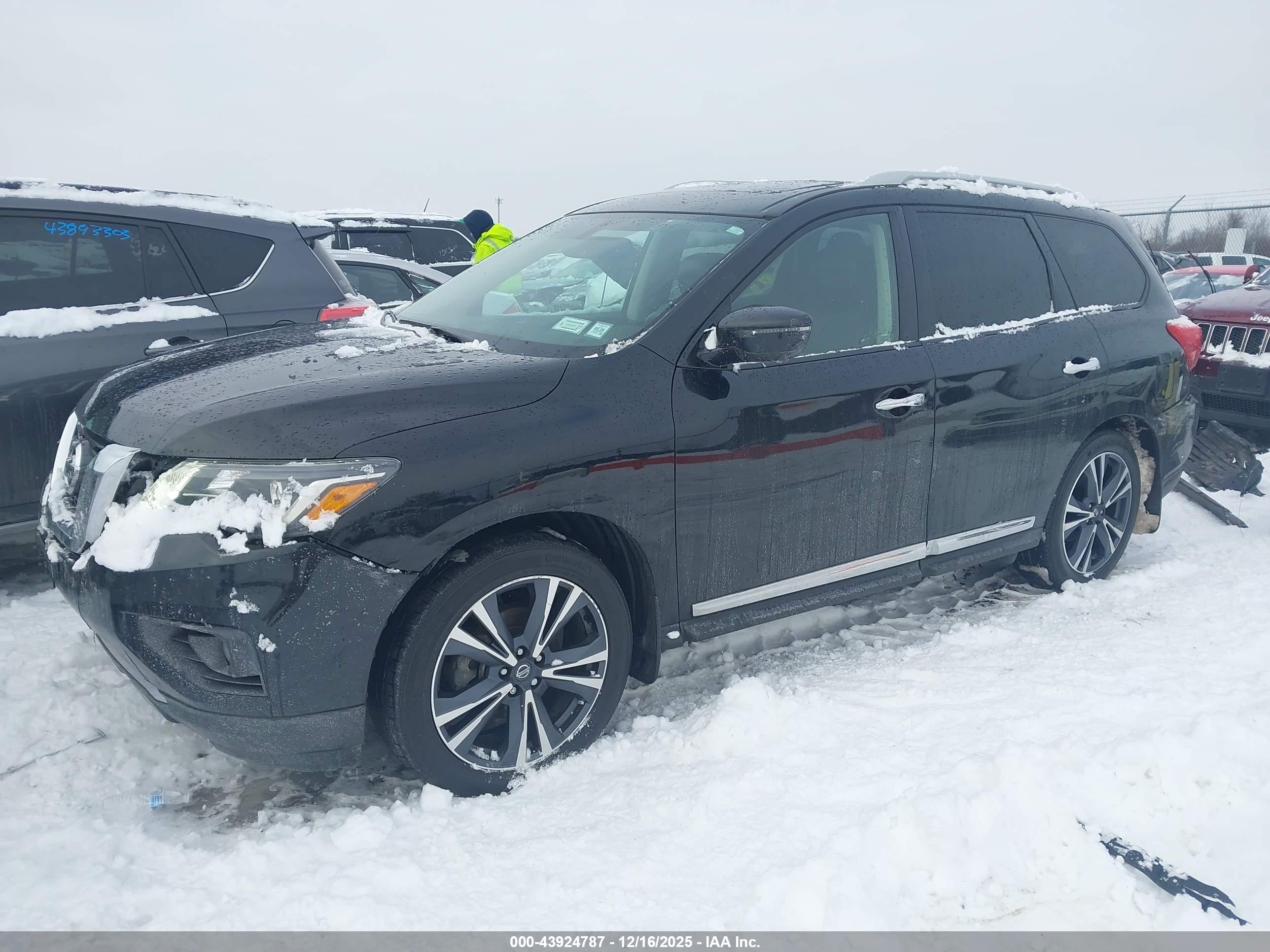 NISSAN PATHFINDER image 2