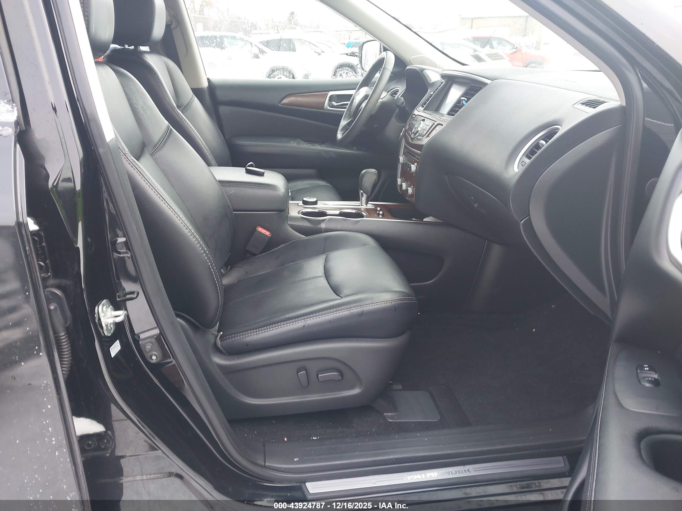 NISSAN PATHFINDER image 5