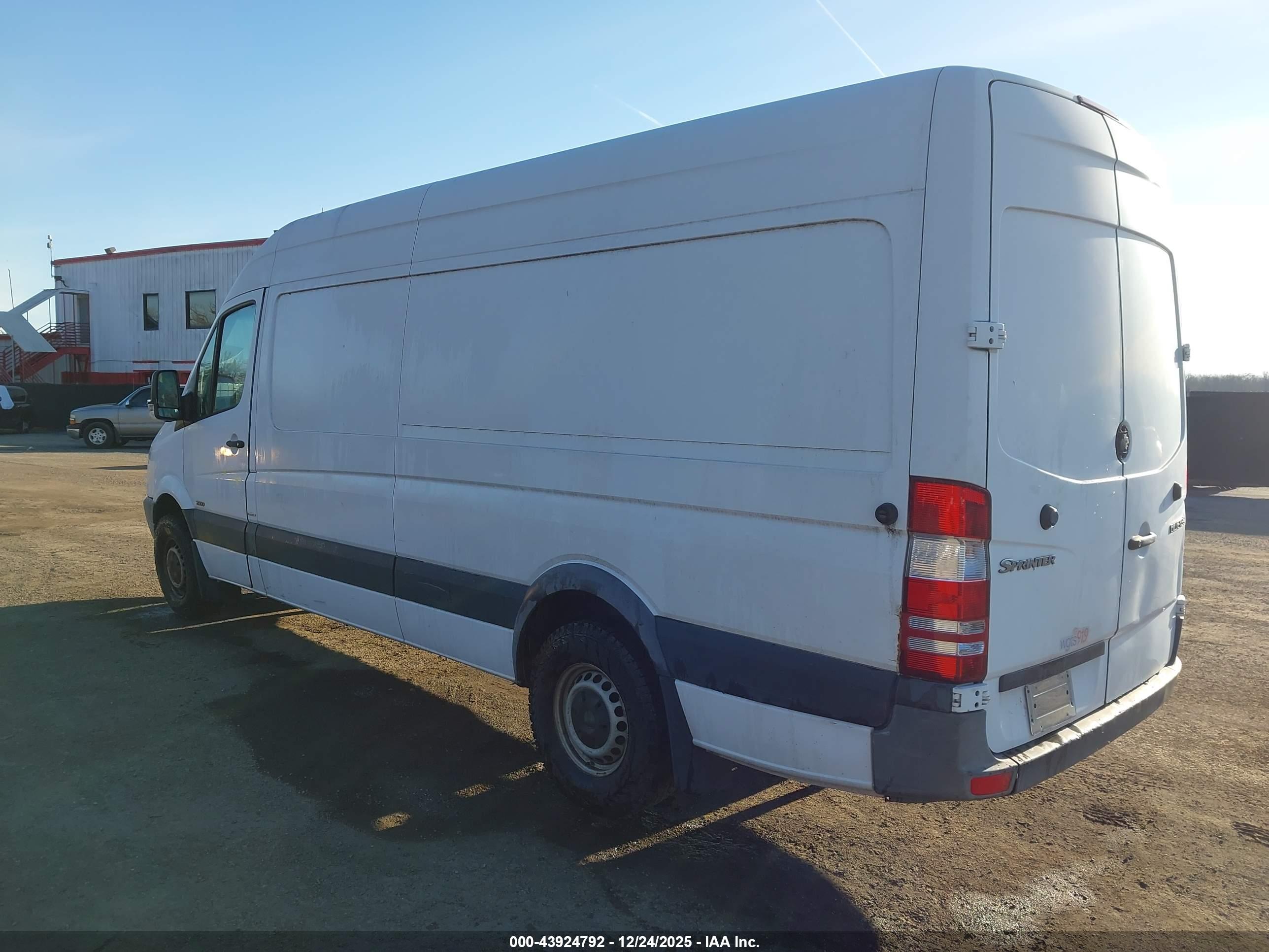 MERCEDES-BENZ SPRINTER image 3