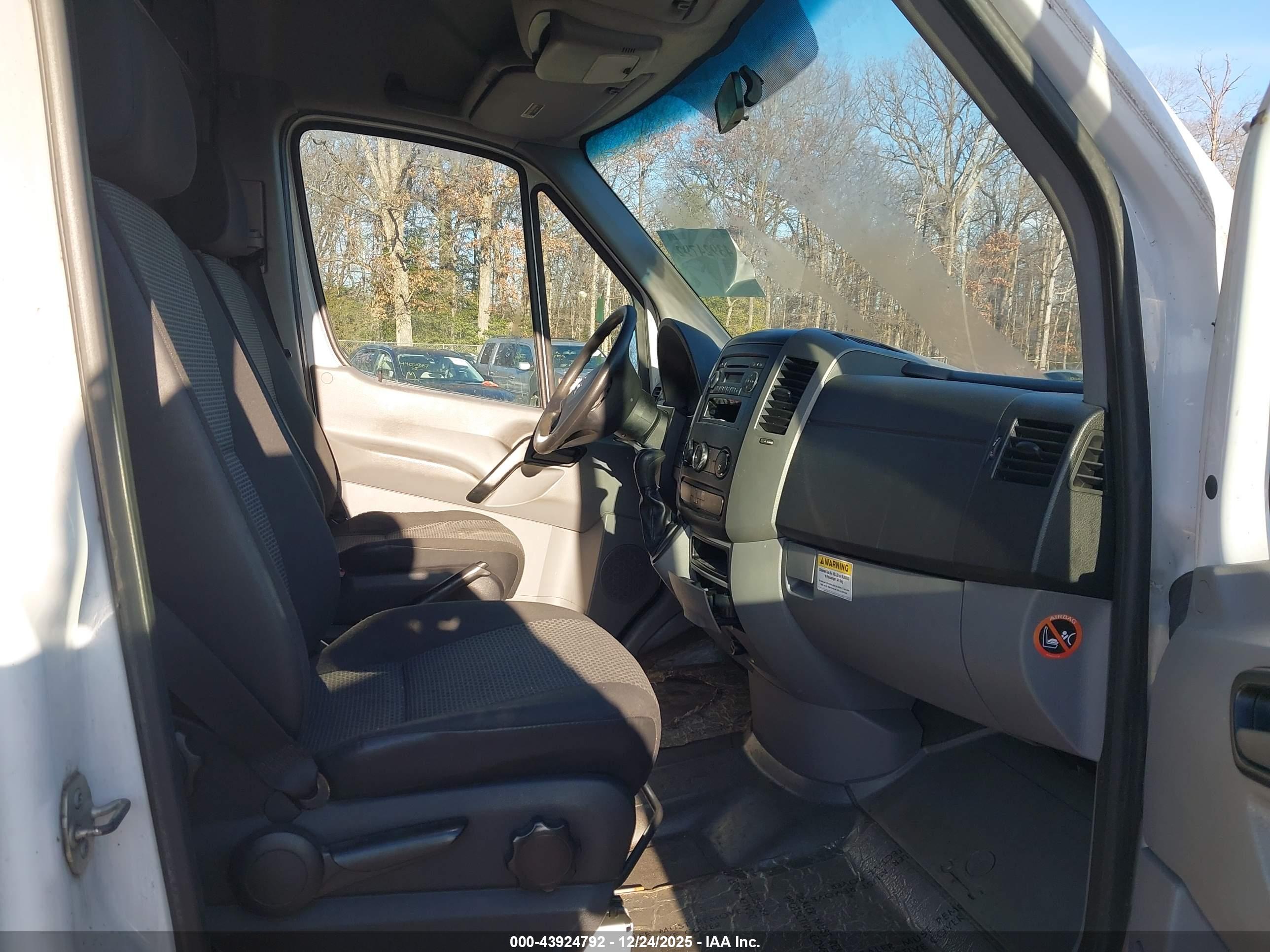 MERCEDES-BENZ SPRINTER image 5