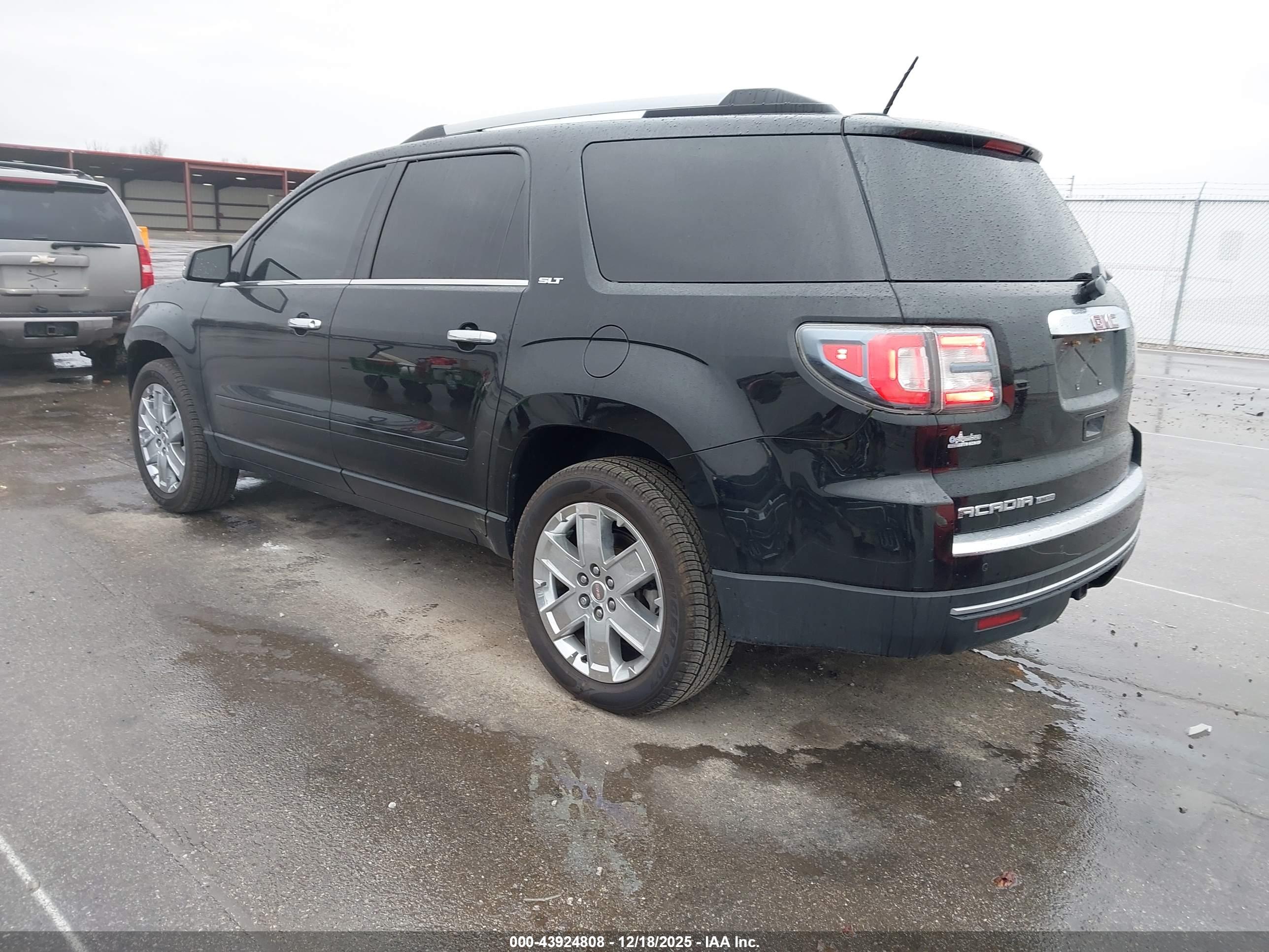 GMC ACADIA image 3